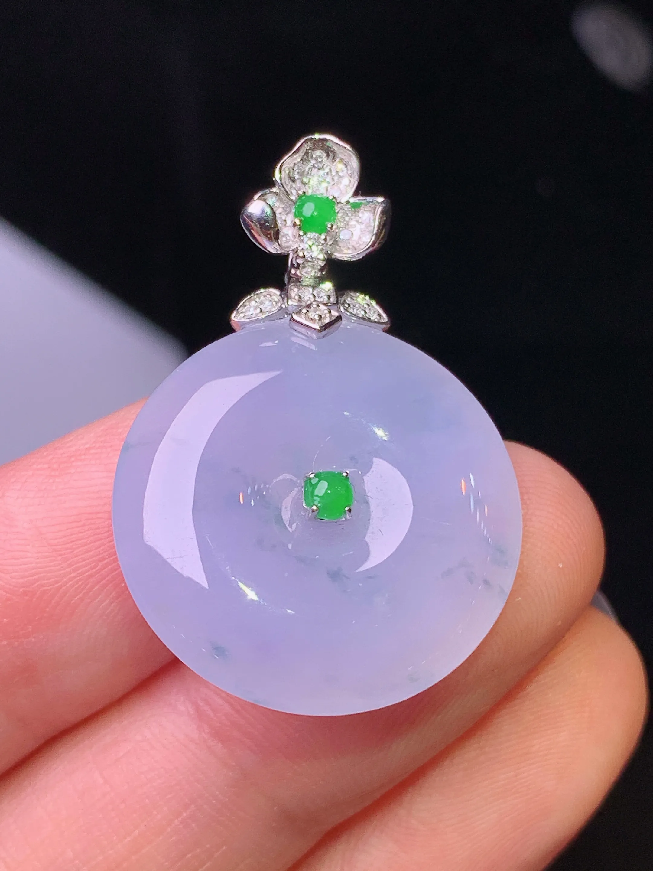 18k金钻镶嵌紫罗兰平安扣吊坠 玉质细腻 水润亮眼 色泽艳丽 整体尺寸32*22*5.2