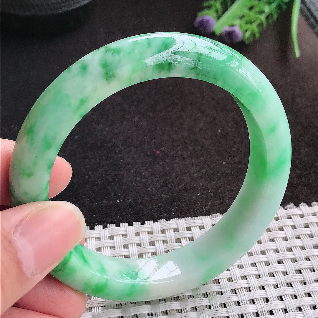 天然A货翡翠56.8/12.3/9.3老坑精美温润辣绿手镯宽边玉镯