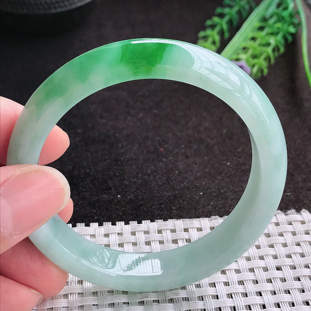 天然A货翡翠55.5/11.8/8老坑冰润水灵飘阳绿手镯宽边玉镯