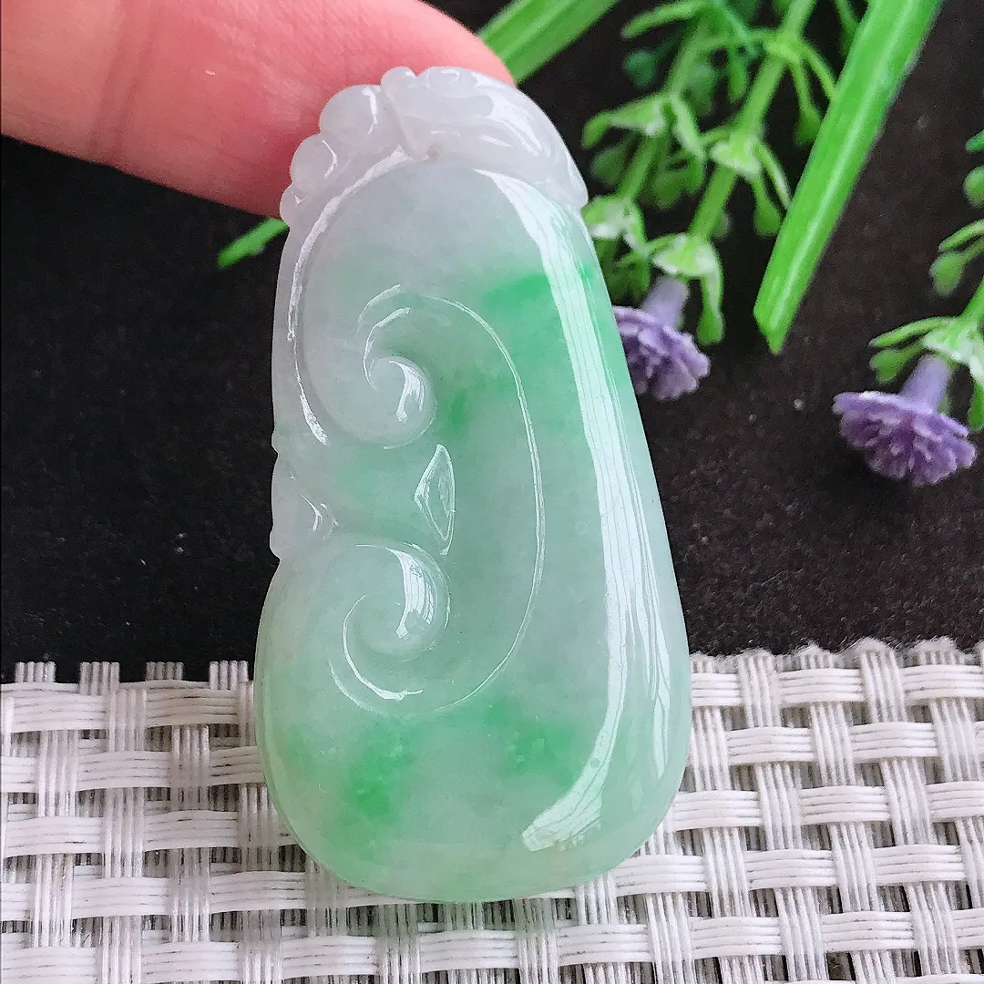 天然A货翡翠50.5/27.2/6老坑秀气温润飘绿如意吊坠翡翠玉如意挂件