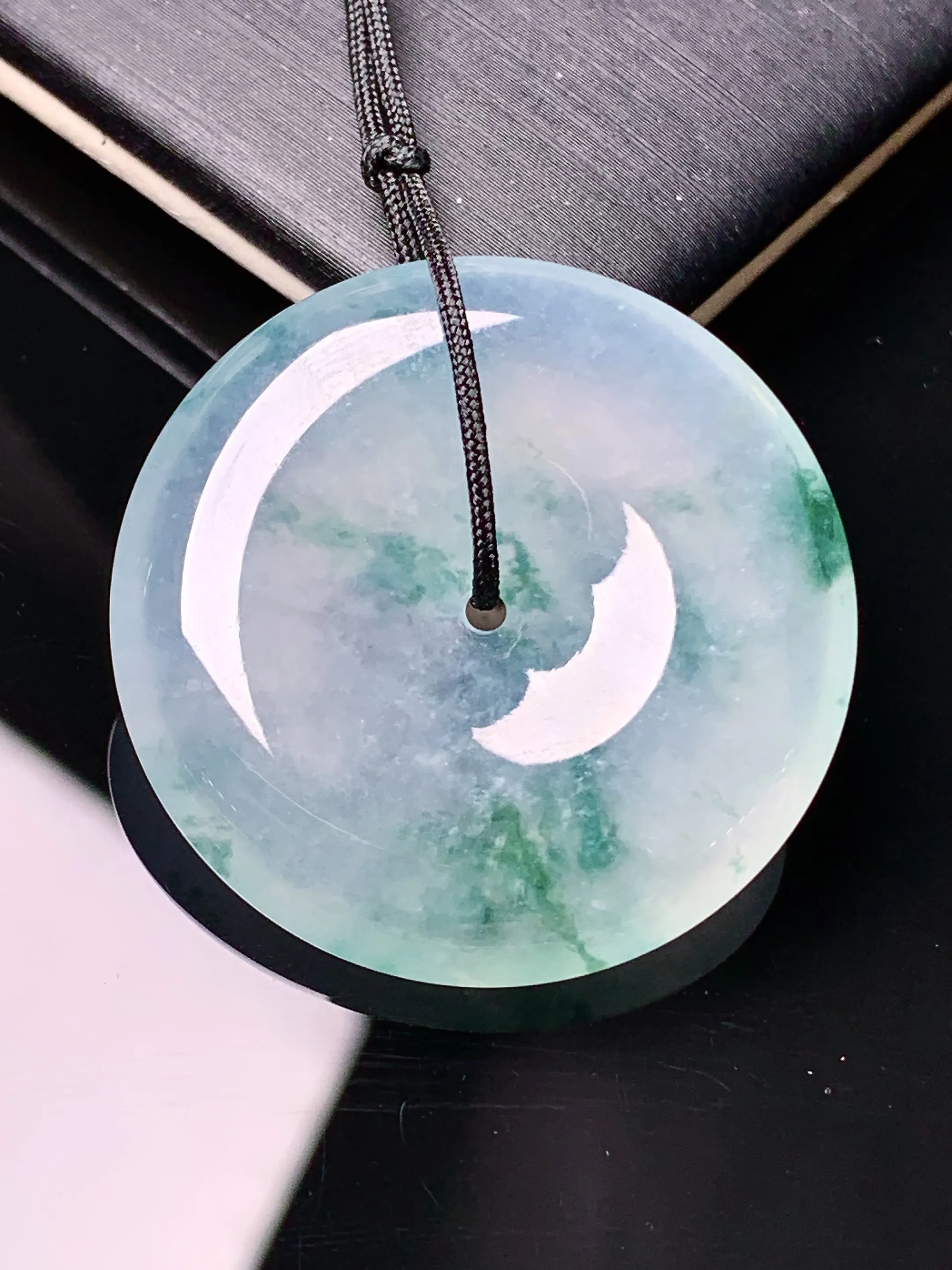 冰种飘花平安扣吊坠 玉质细腻 水润亮眼 色泽艳丽 整体尺寸30.5*6