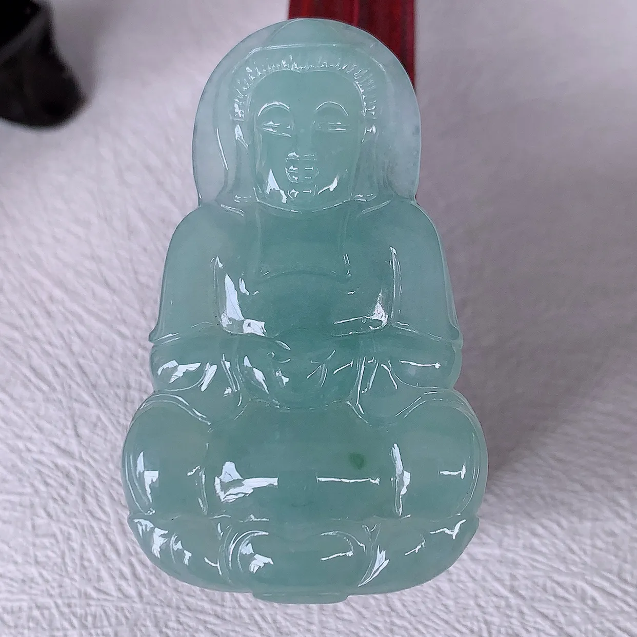 自然光实拍，冰种飘花翡翠观音菩萨吊坠，赐福观音，玉润通透，慈祥端庄！#85.13