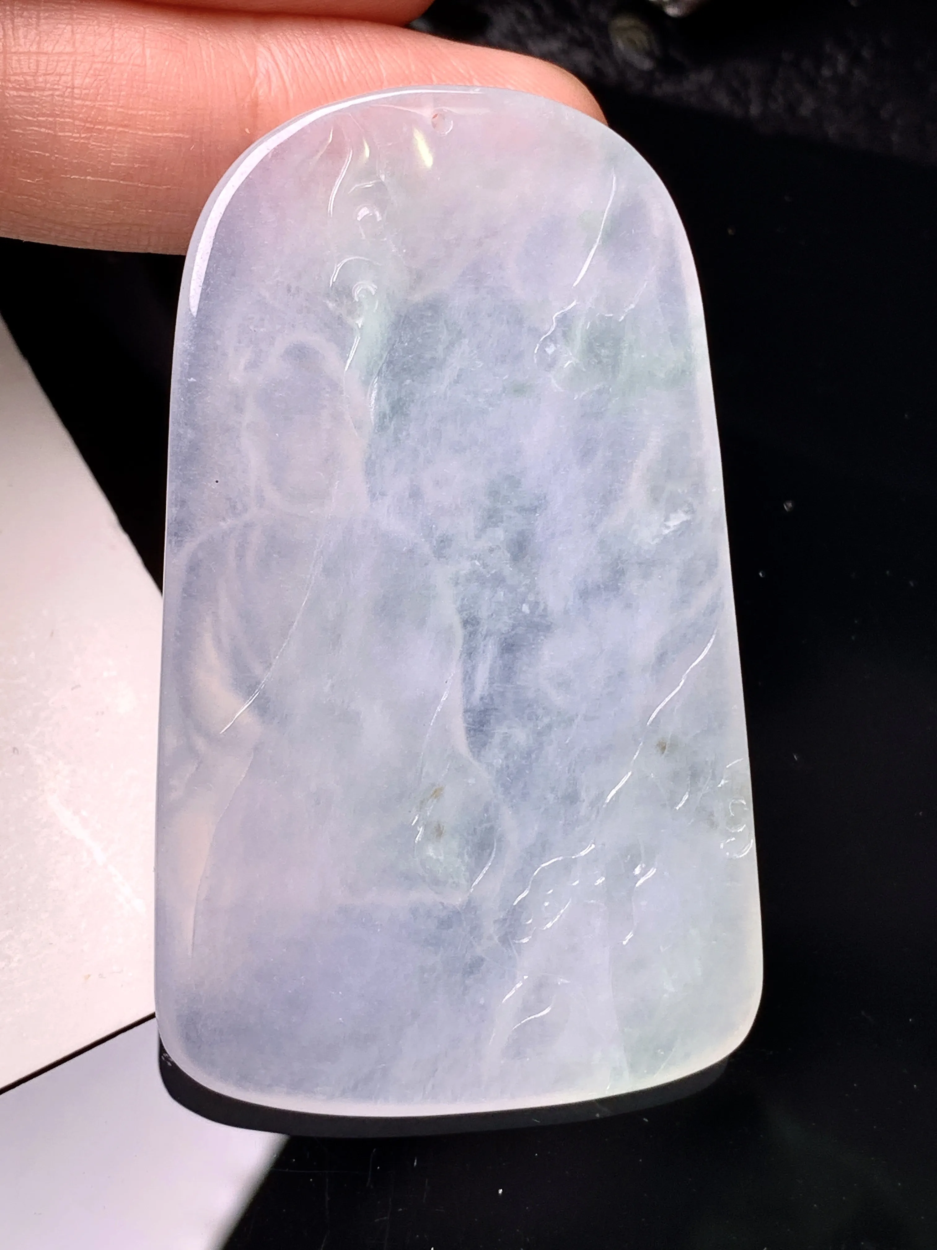 冰种大日如来佛祖吊坠 玉质细腻 水润亮眼 色泽艳丽 整体尺寸59.2*35.7*4.6