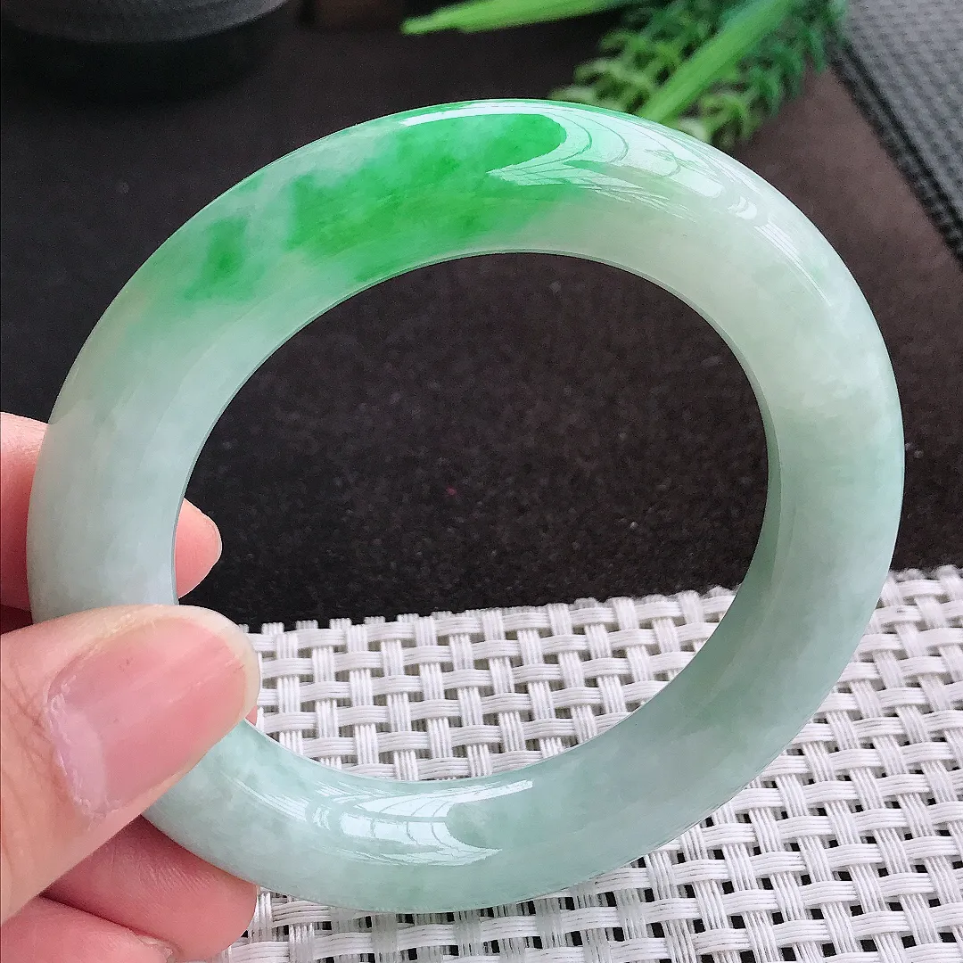 天然A货翡翠56.5/12.8/12.5老坑温润飘阳绿圆条手镯玉镯