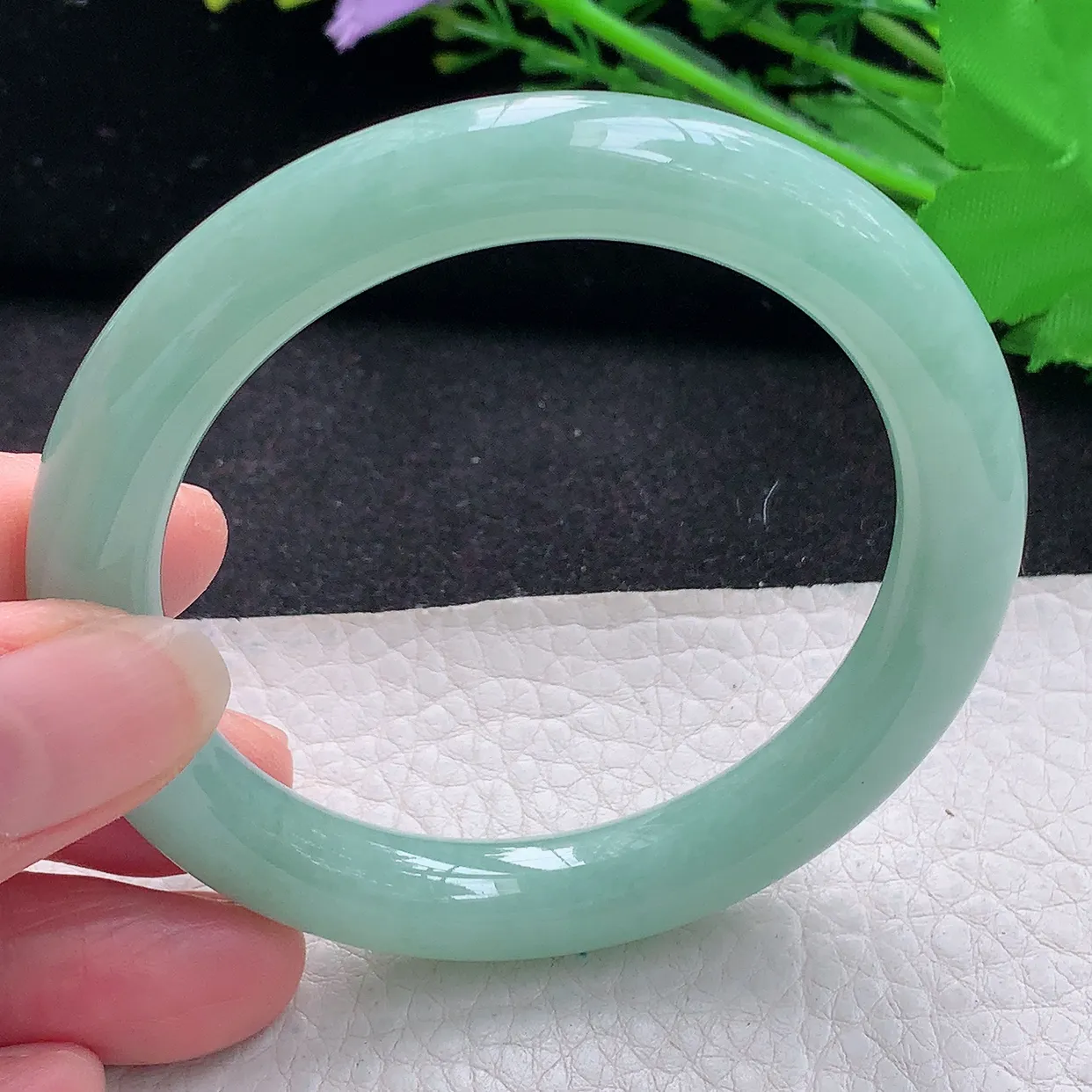 n自然光55*9.6美人镯 翡翠a货玉手镯甜绿圆条珠宝玉手环 叮当镯