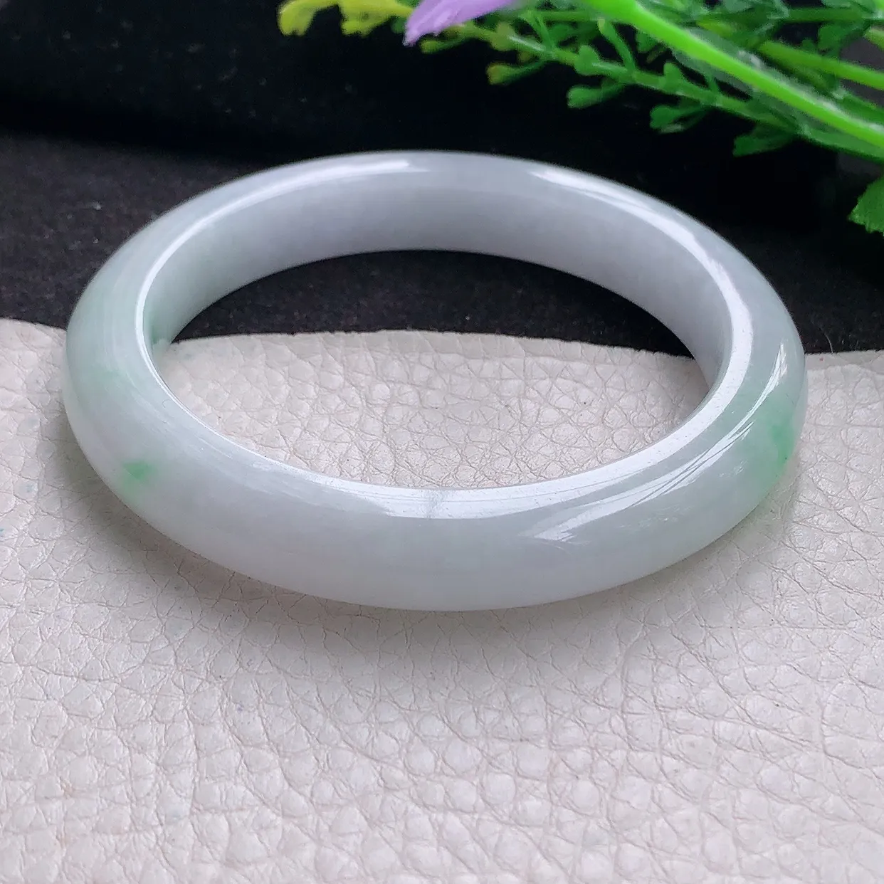 yh自然光58*10.6*9.5平安镯 翡翠a货玉手镯白底青宽边珠宝玉手环