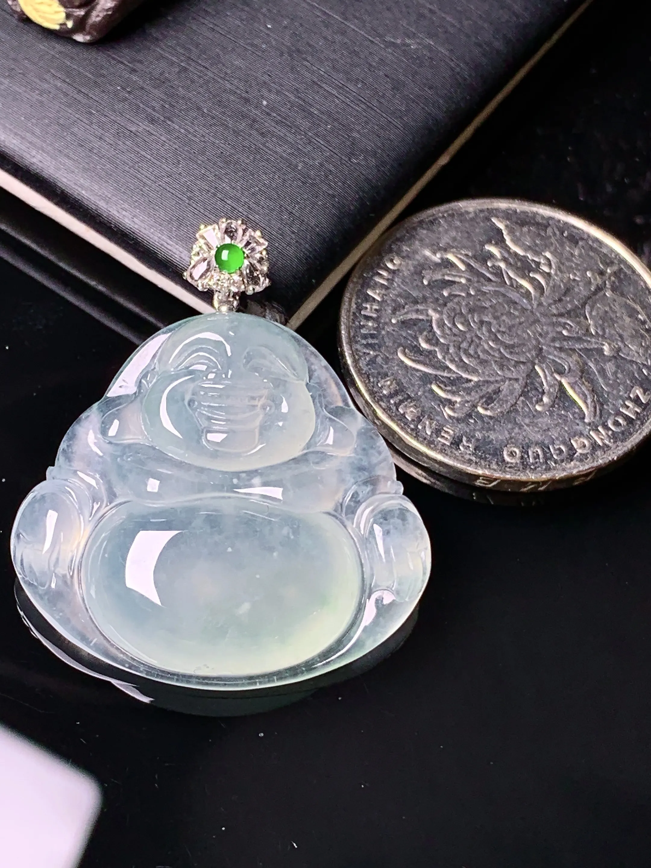 18k金钻镶嵌冰种佛公吊坠 玉质细腻 水润亮眼 色泽艳丽 整体尺寸31.7*27.3*5.6