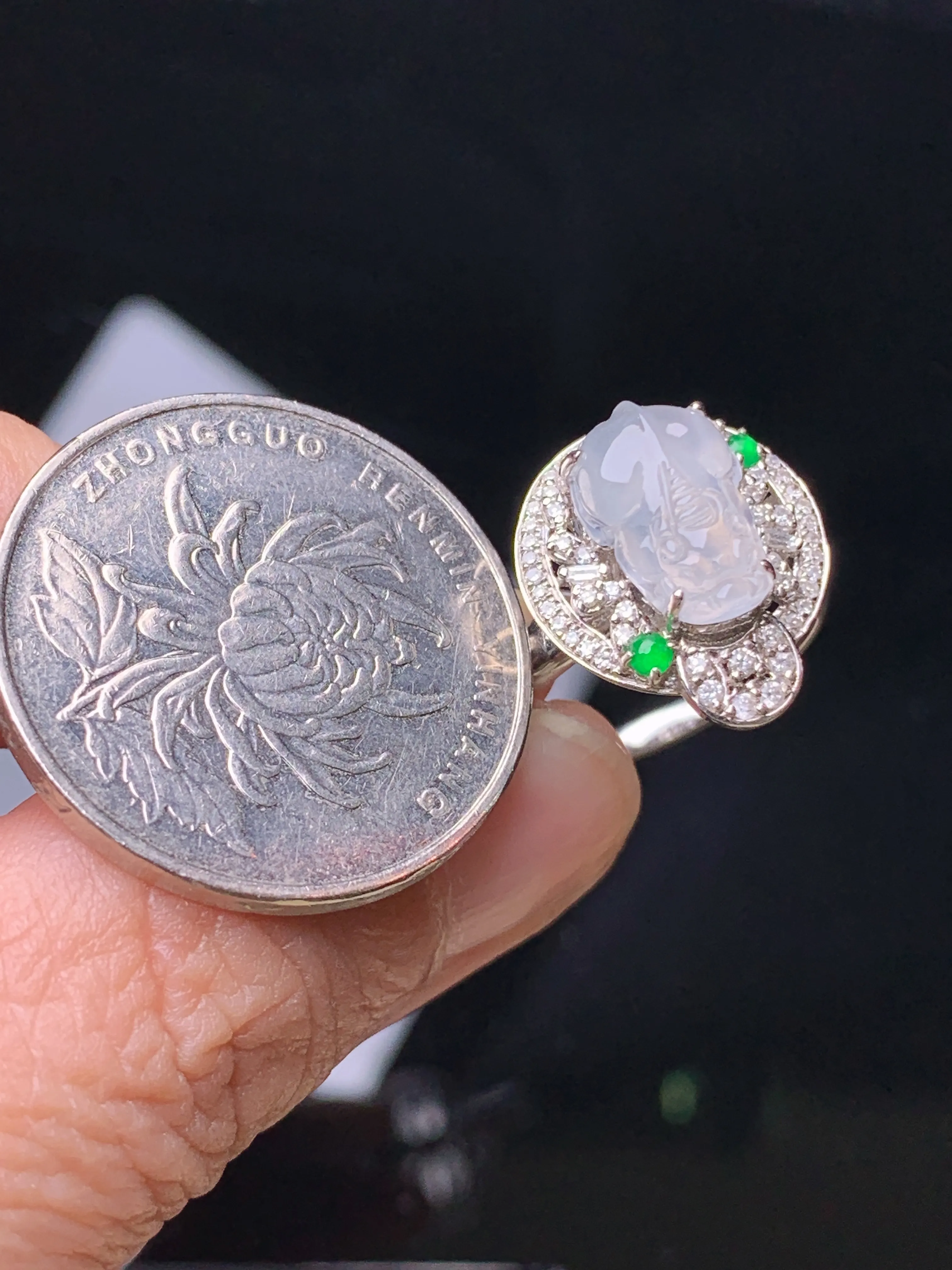 18k金钻镶嵌冰种貔貅戒指 玉质细腻 水润亮眼 色泽艳丽 圈口14  整体尺寸16.5*14.2*8.8