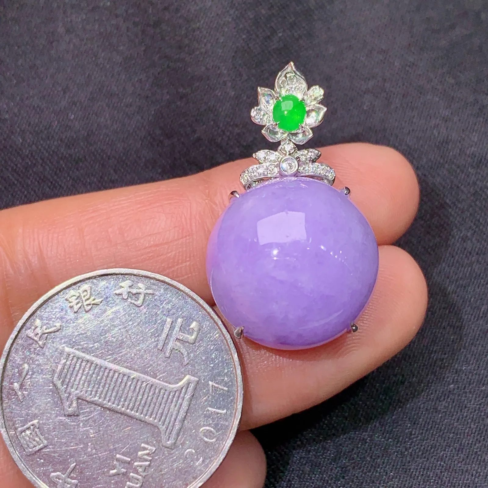 紫罗兰蛋面吊坠，18k金镶嵌，温润细腻，颜色浓郁，Xyg 尺寸28*16.8*12.6