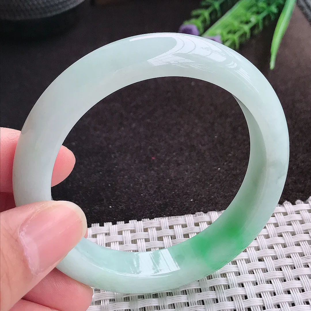 天然A货翡翠56.5/12.6/8.8老坑温润飘绿手镯宽边玉镯