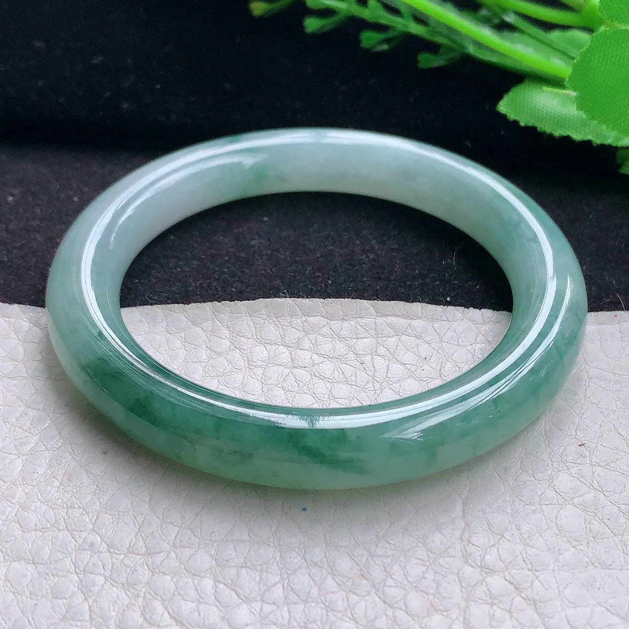 n小圈口52.5*9*9.2美人镯 翡翠a货玉手镯冰飘花圆条珠宝玉手环