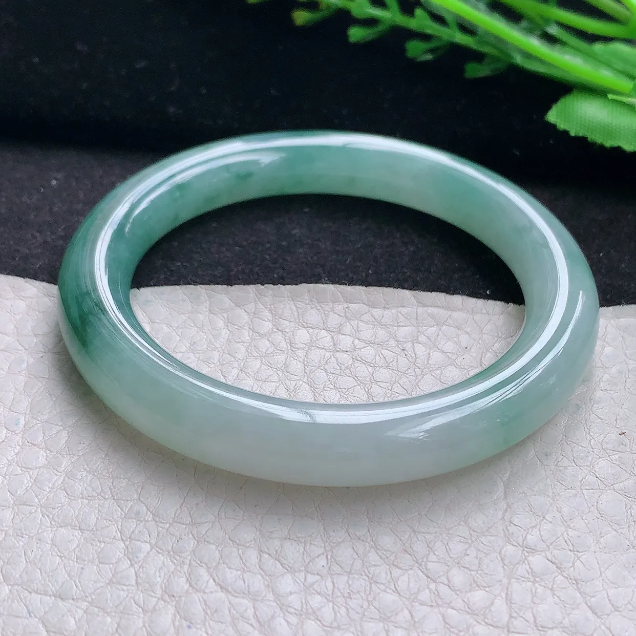 n小圈口52.5*9*9.2美人镯 翡翠a货玉手镯冰飘花圆条珠宝玉手环