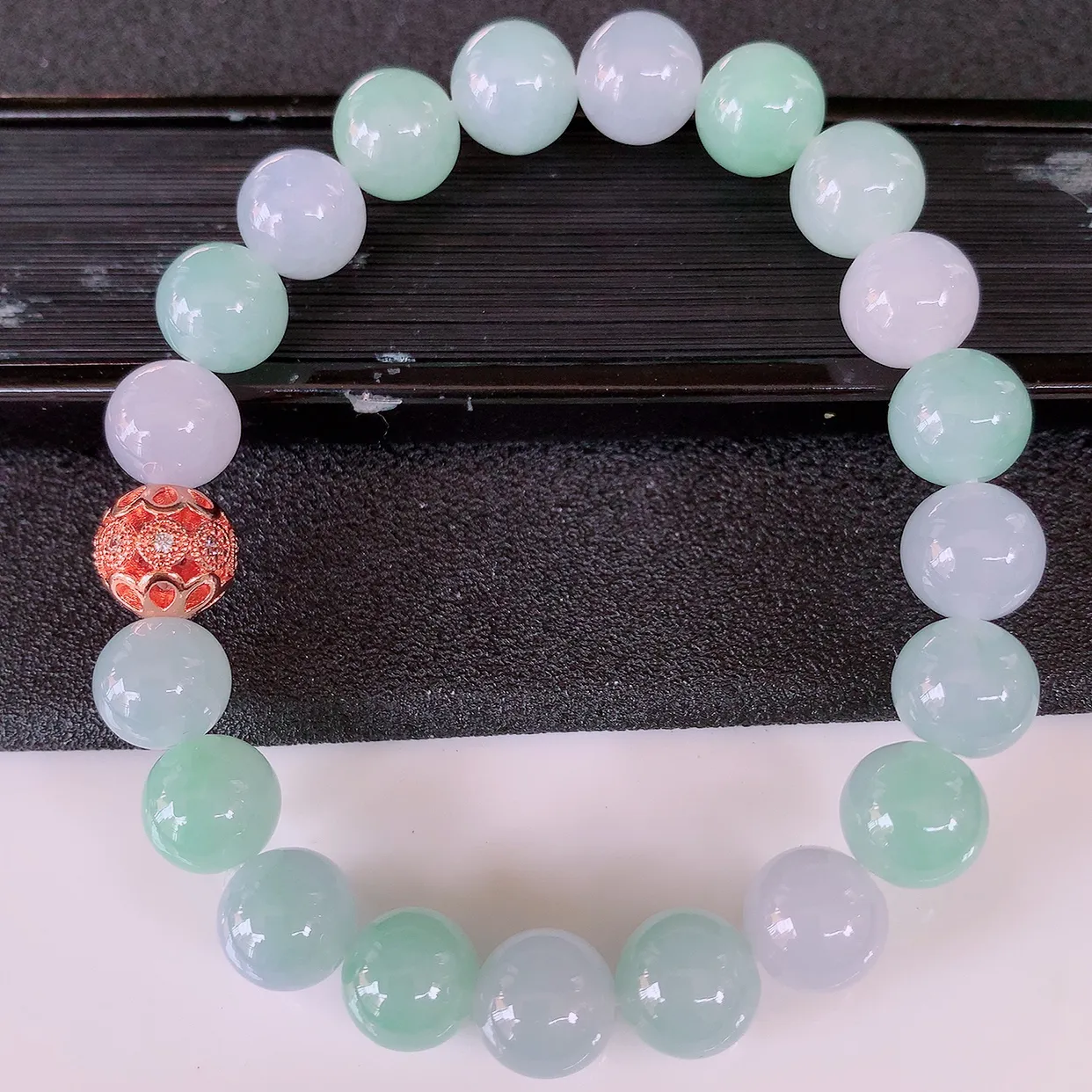 自然光实拍，冰多彩翡翠手串，颜色丰富，料子细腻，高档大气，自戴送礼佳品！#46.13取一尺寸9.6mm