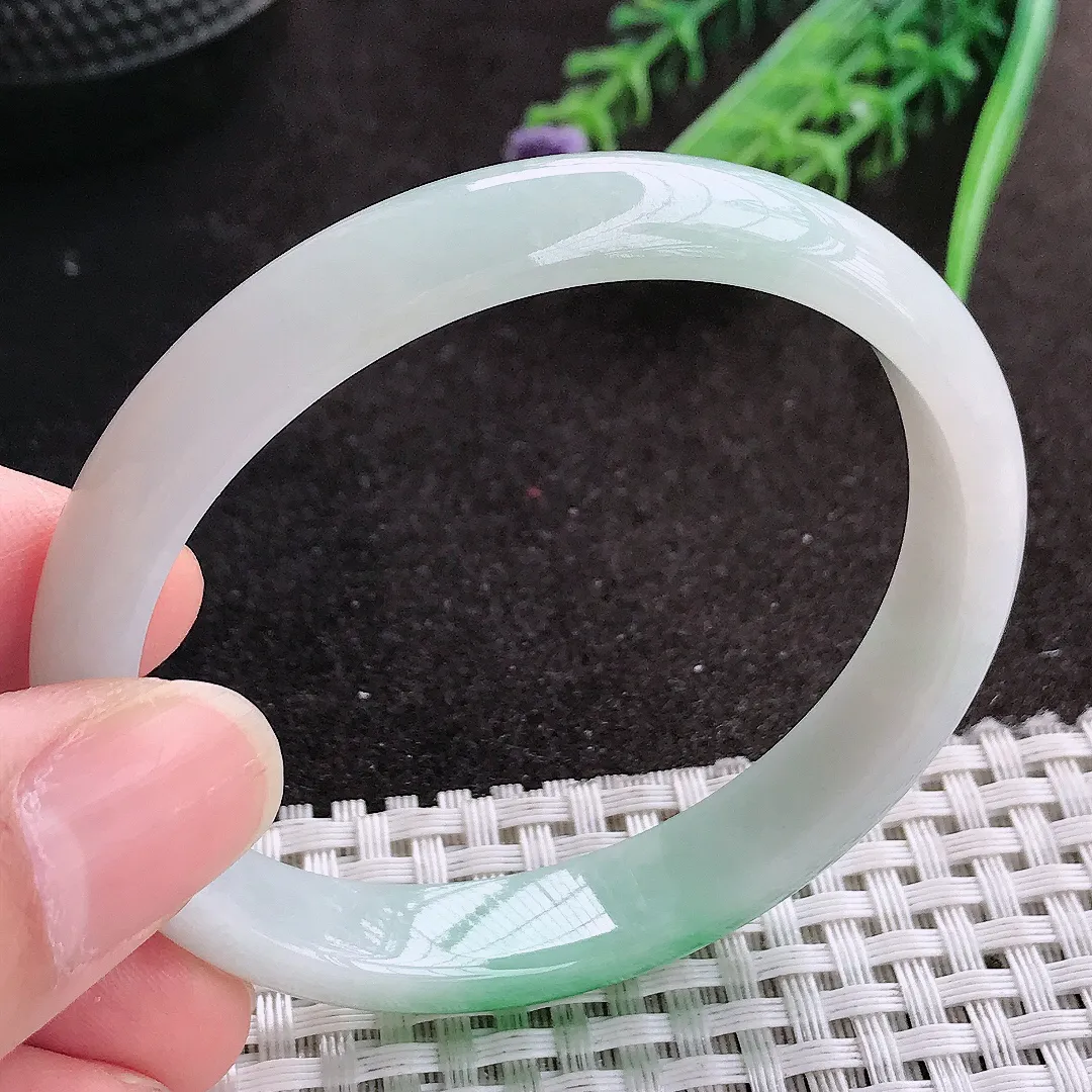 天然A货翡翠54.5/49/10.8/6.3老坑精美飘阳绿贵妃手镯宽边玉镯