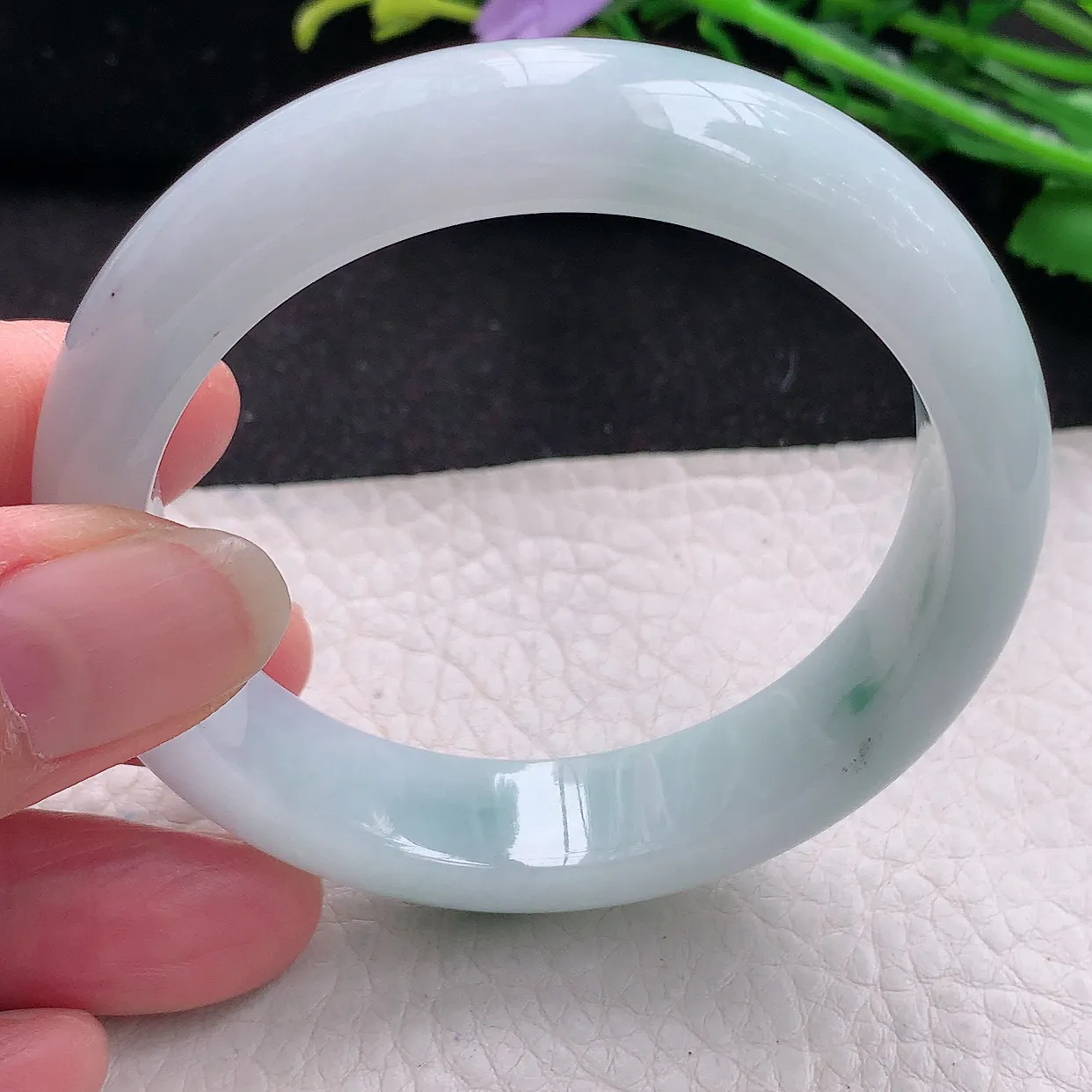 js自然光54*13*8平安镯 翡翠a货玉手镯飘花宽边珠宝玉手环