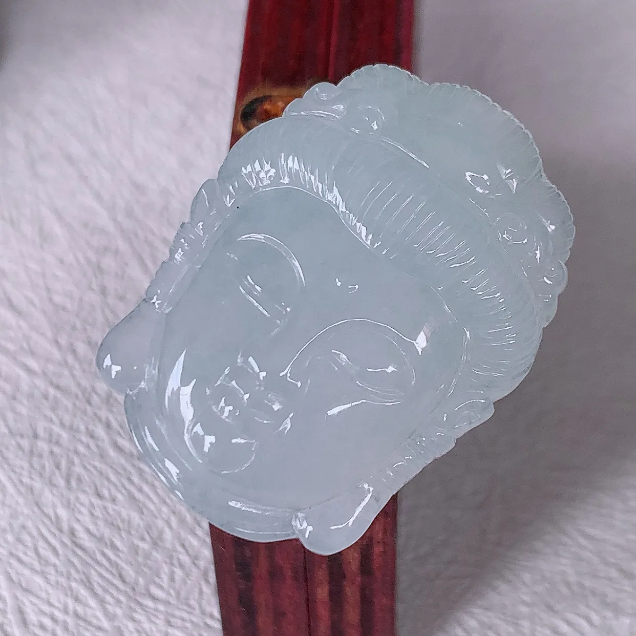 自然光实拍，冰胶翡翠观音头吊坠，冰透亮泽，美观亮丽，观音面相端庄#85.13