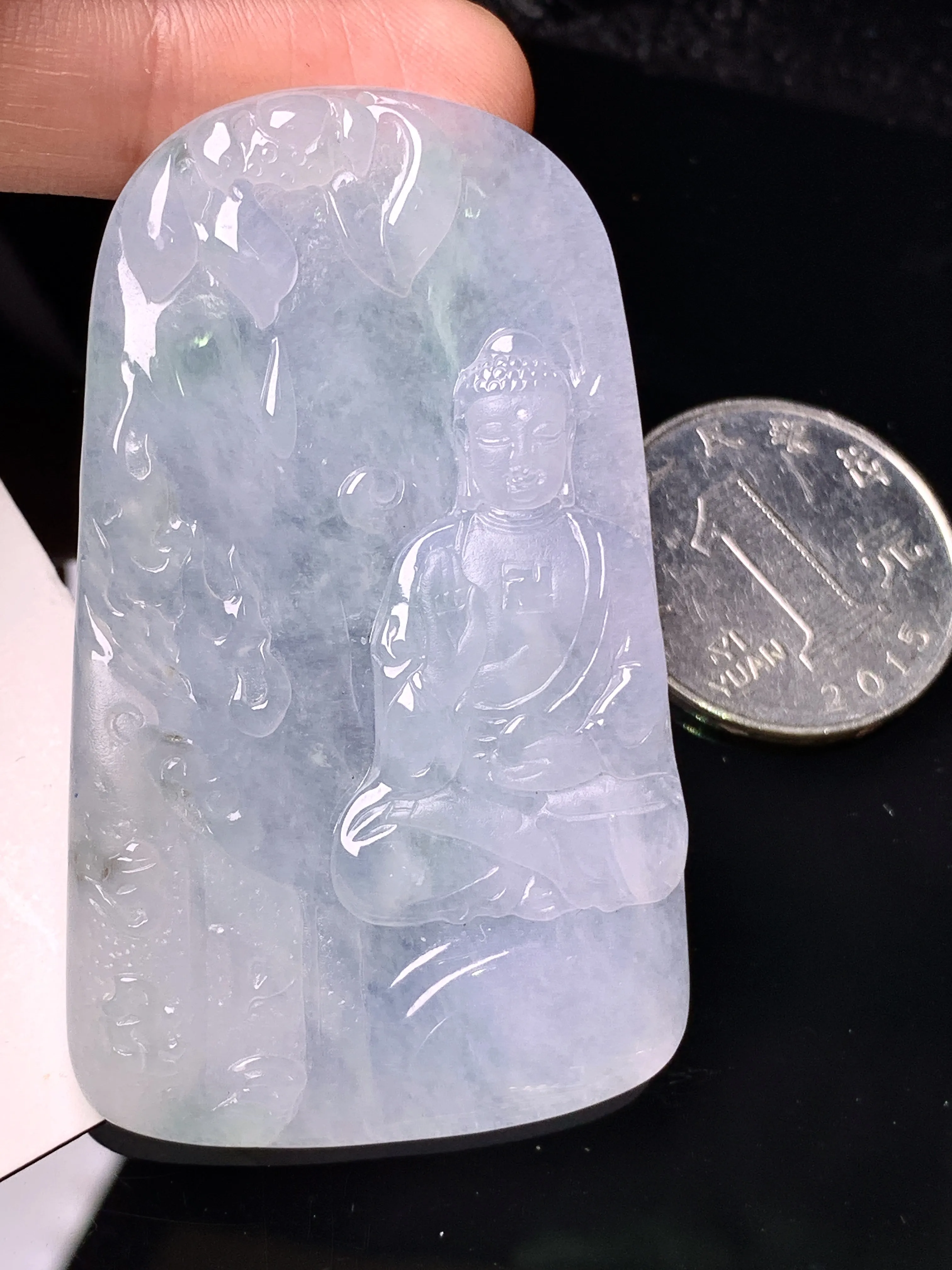 冰种大日如来佛祖吊坠 玉质细腻 水润亮眼 色泽艳丽 整体尺寸59.2*35.7*4.6