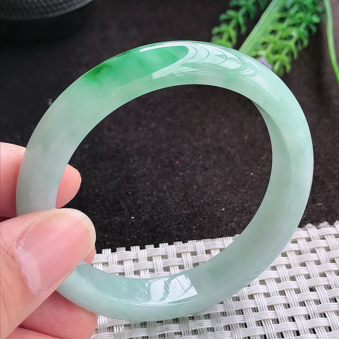 天然A货翡翠55.5/11.8/8老坑冰润水灵飘阳绿手镯宽边玉镯