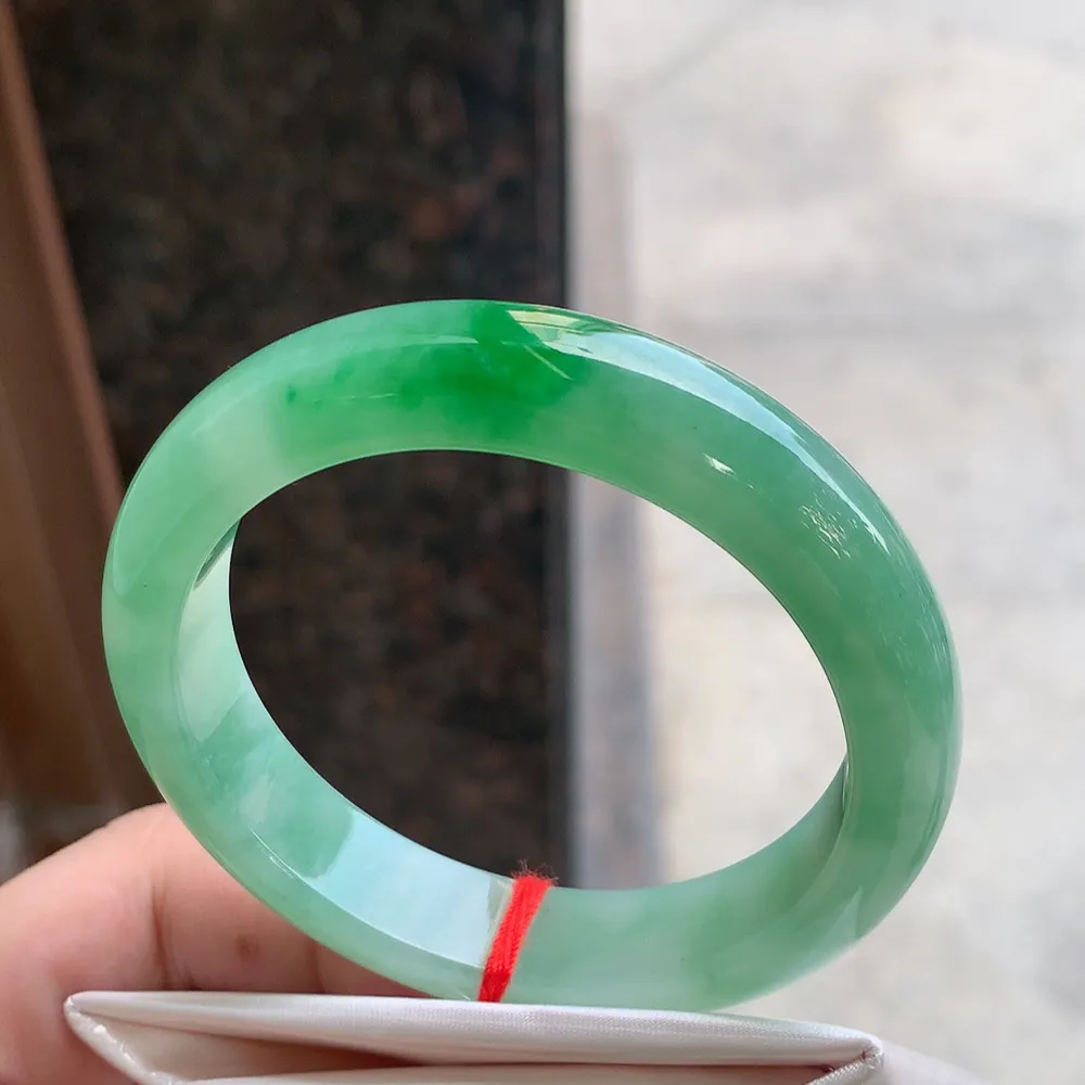 正圈冰糯翠绿 无瑕 尺寸:54.5/12.1/8.1 色好