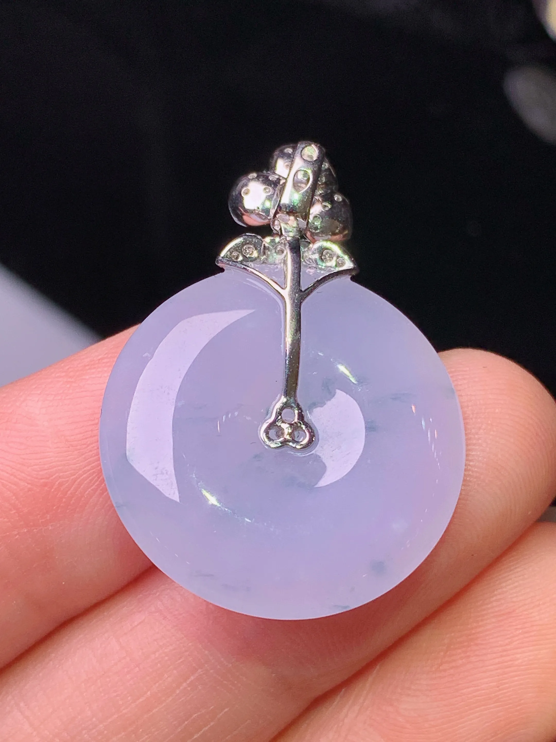 18k金钻镶嵌紫罗兰平安扣吊坠 玉质细腻 水润亮眼 色泽艳丽 整体尺寸32*22*5.2