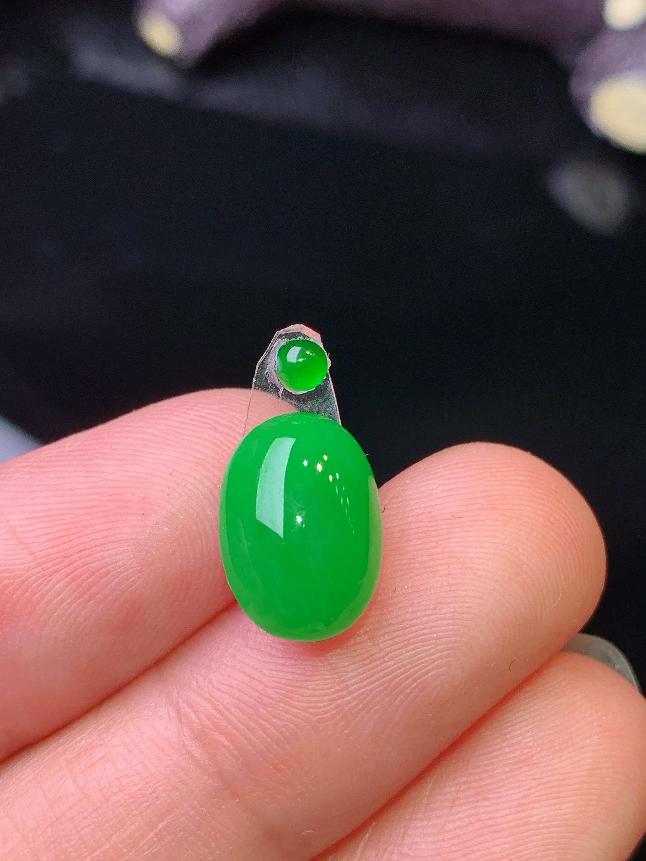 镶嵌款 满绿蛋面吊坠 玉质细腻 水润亮眼 色泽艳丽 整体尺寸11.5*8.3*4