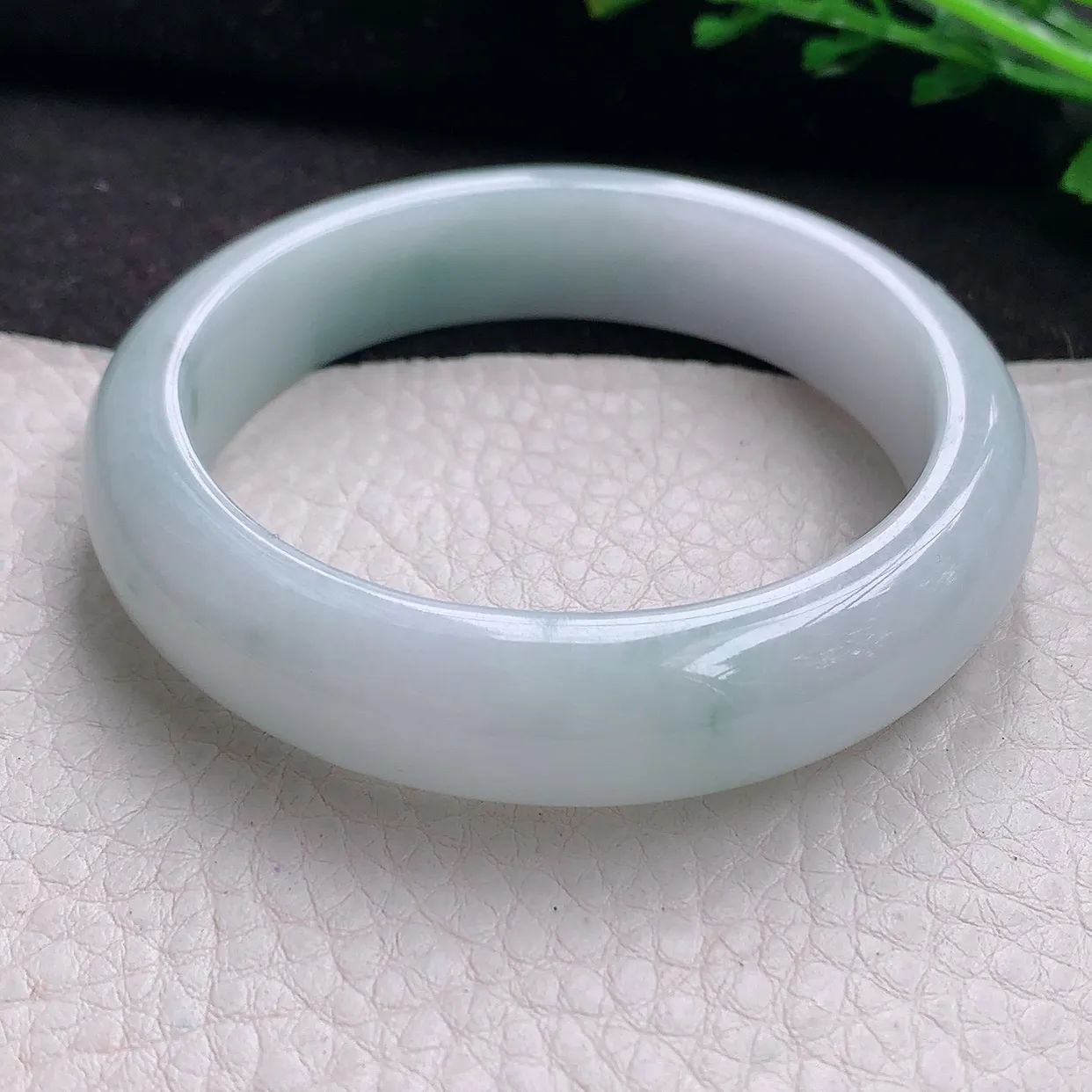 js自然光54*13*8平安镯 翡翠a货玉手镯飘花宽边珠宝玉手环