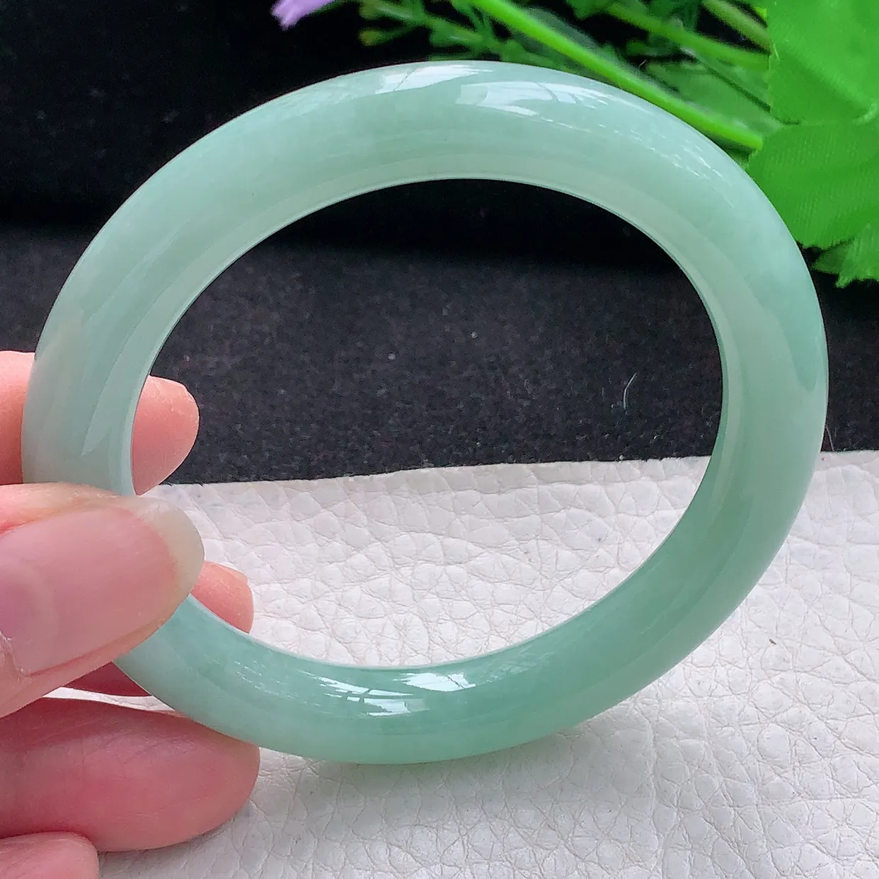 n自然光55*9.6美人镯 翡翠a货玉手镯甜绿圆条珠宝玉手环 叮当镯