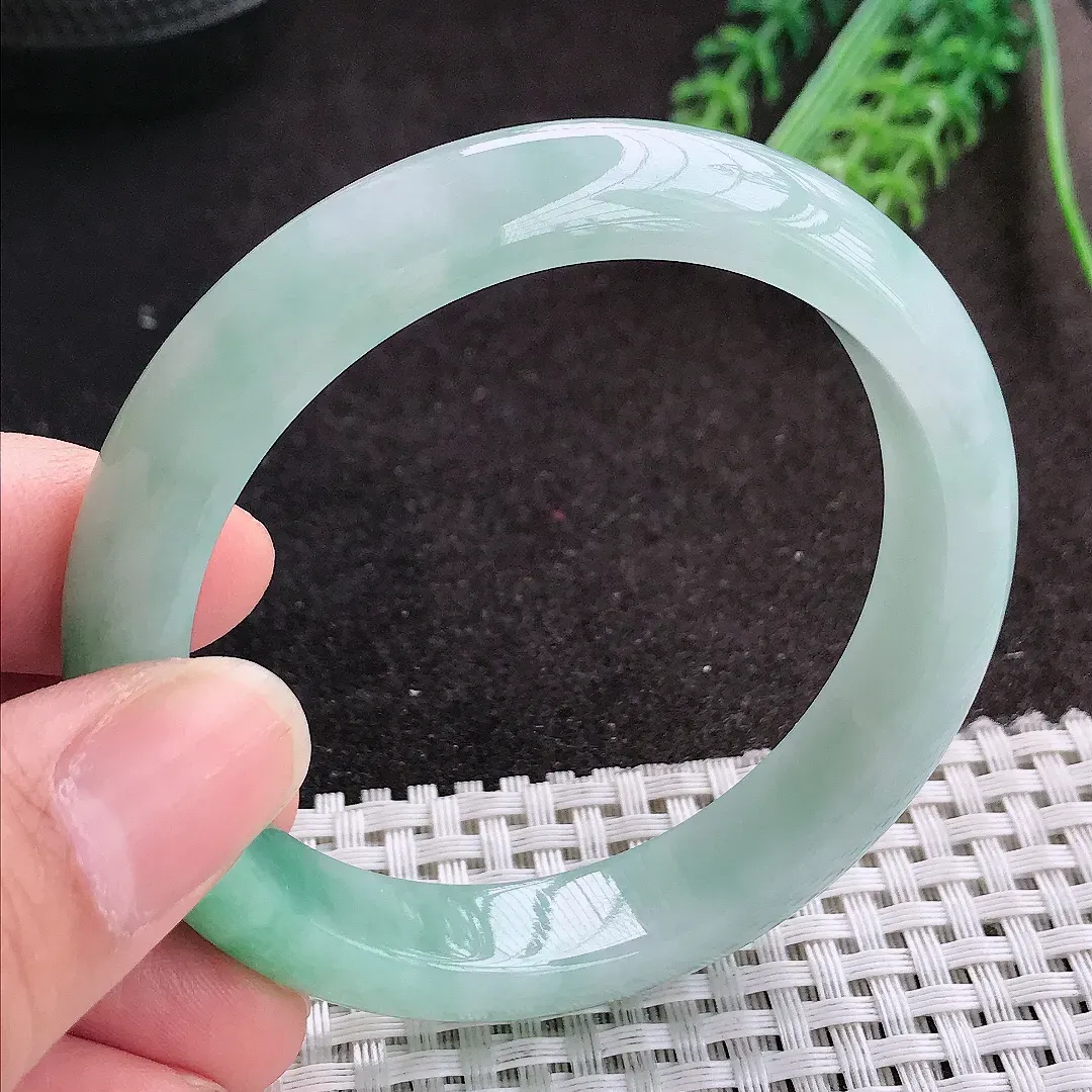 天然A货翡翠55.5/11.8/8老坑冰润水灵飘阳绿手镯宽边玉镯