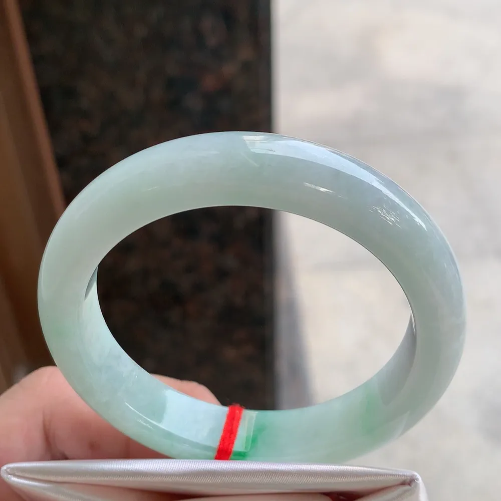 正圈冰糯阳绿 无瑕 尺寸:55.2/12.1/8.5 色好