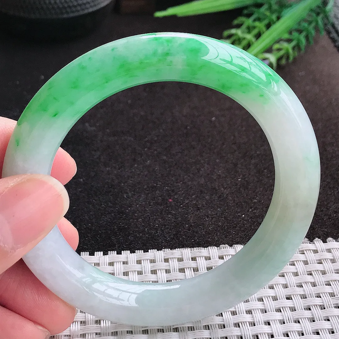 天然A货翡翠56.5/11.4/11.1老坑精美温润飘阳绿圆条手镯玉镯