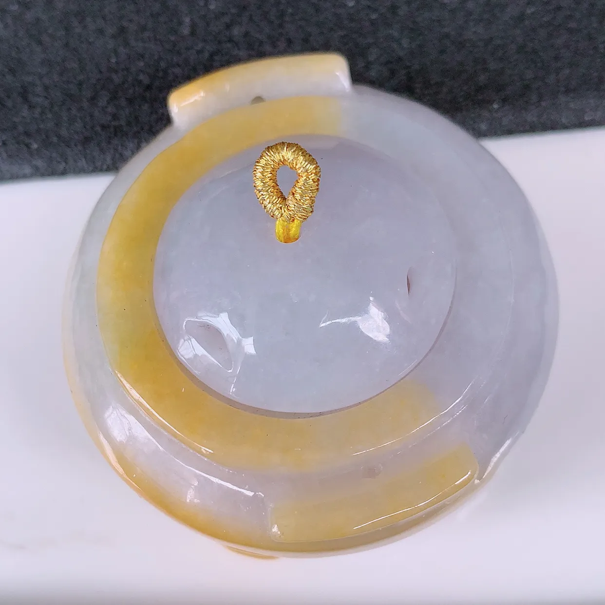 自然光实拍，冰润黄翡双彩翡翠香烟壶，种老水足，雕工精湛 ，寓意美好，时尚出众！#26.13尺寸49*48*23.5