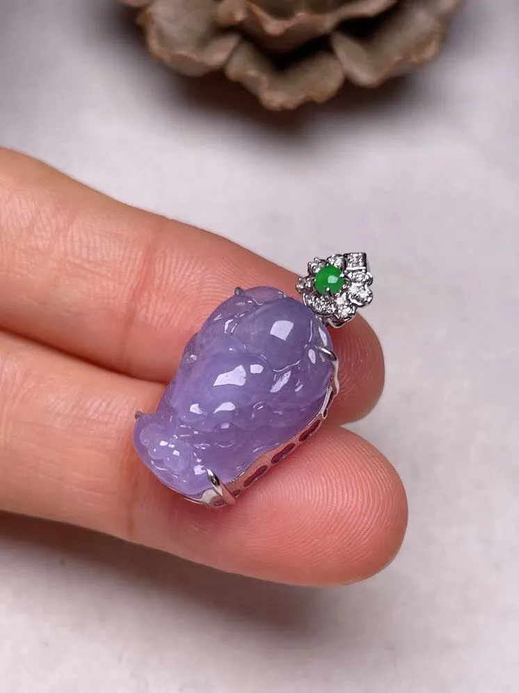 冰糯种紫罗兰龙头霸业吊坠、真金真钻镶嵌，种水好，玉质细腻 .裸石尺寸 17.8*12.2