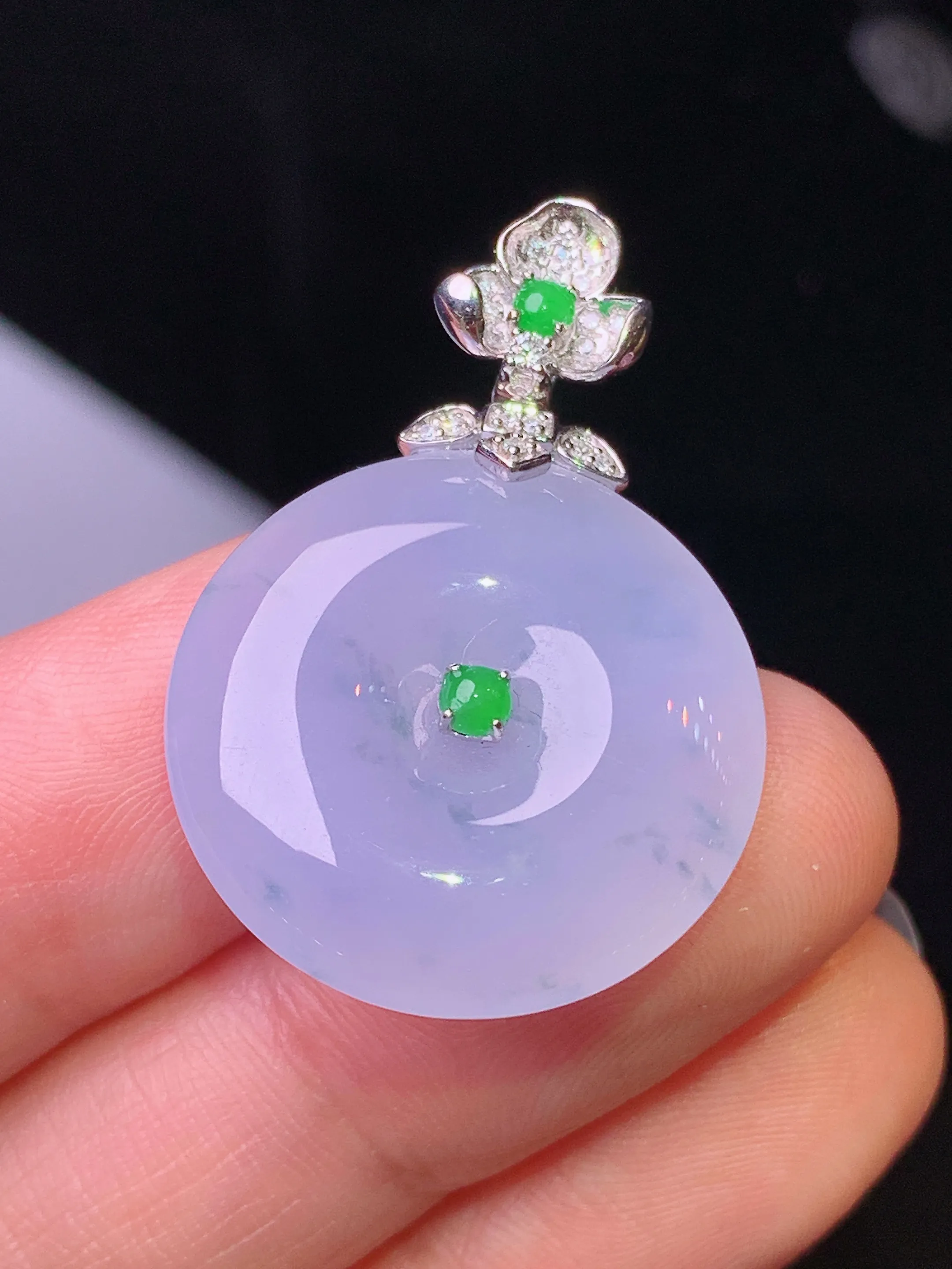 18k金钻镶嵌紫罗兰平安扣吊坠 玉质细腻 水润亮眼 色泽艳丽 整体尺寸32*22*5.2