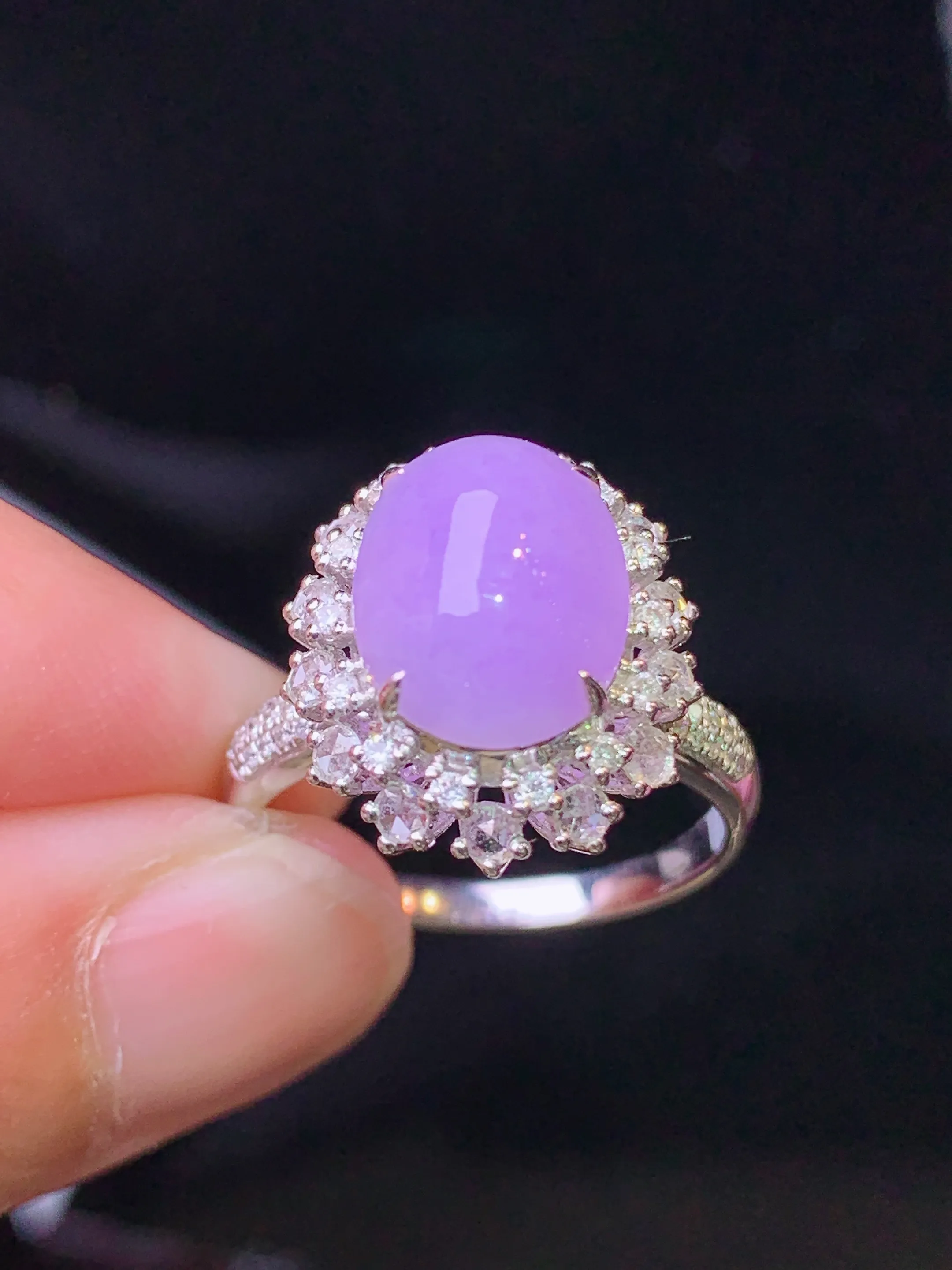 18k金钻镶嵌紫罗兰蛋面戒指 玉质细腻 水润亮眼 色泽艳丽 圈口14 整体尺寸16*14*11.8
