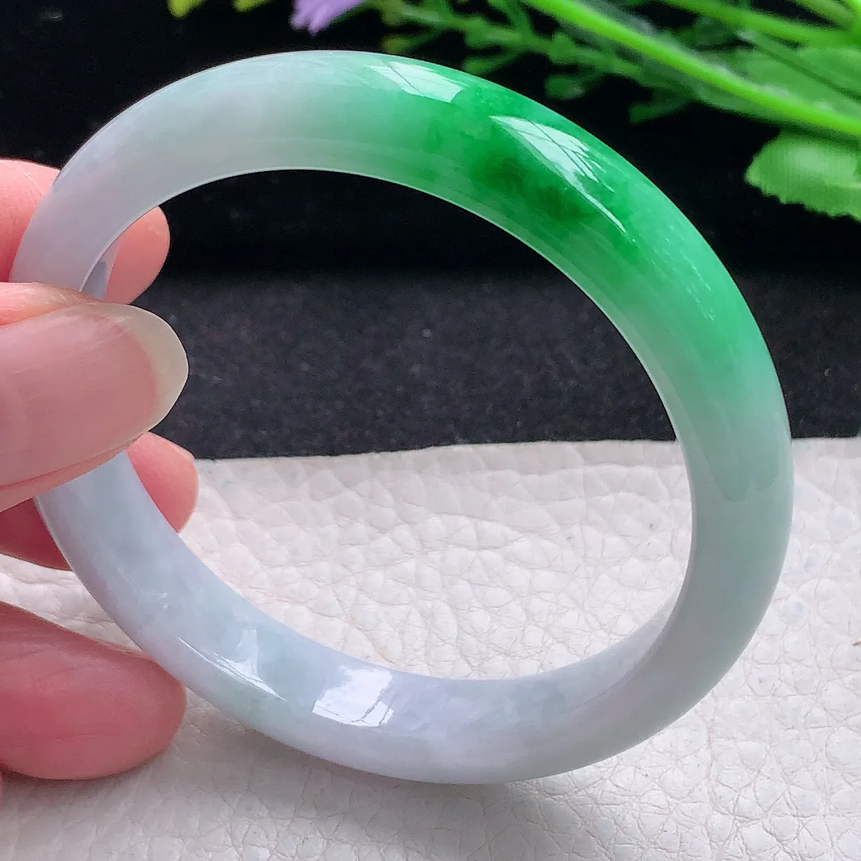 n自然光53.8*11*6.8平安镯 翡翠a货玉手镯辣绿宽边珠宝玉手环