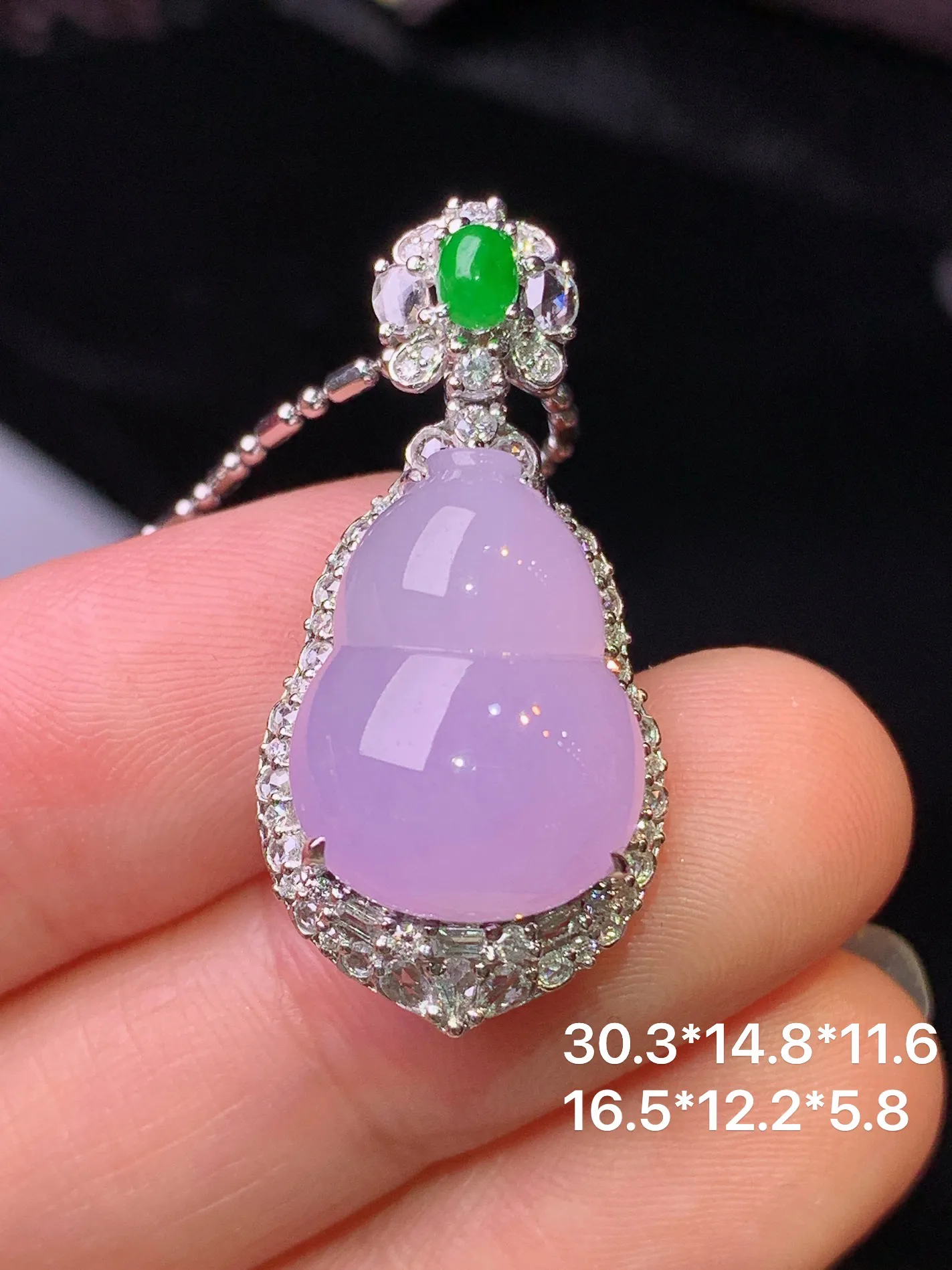 18k金钻镶嵌紫罗兰葫芦吊坠 玉质细腻 水润亮眼 色泽艳丽 整体尺寸30.3*14.8*11.6