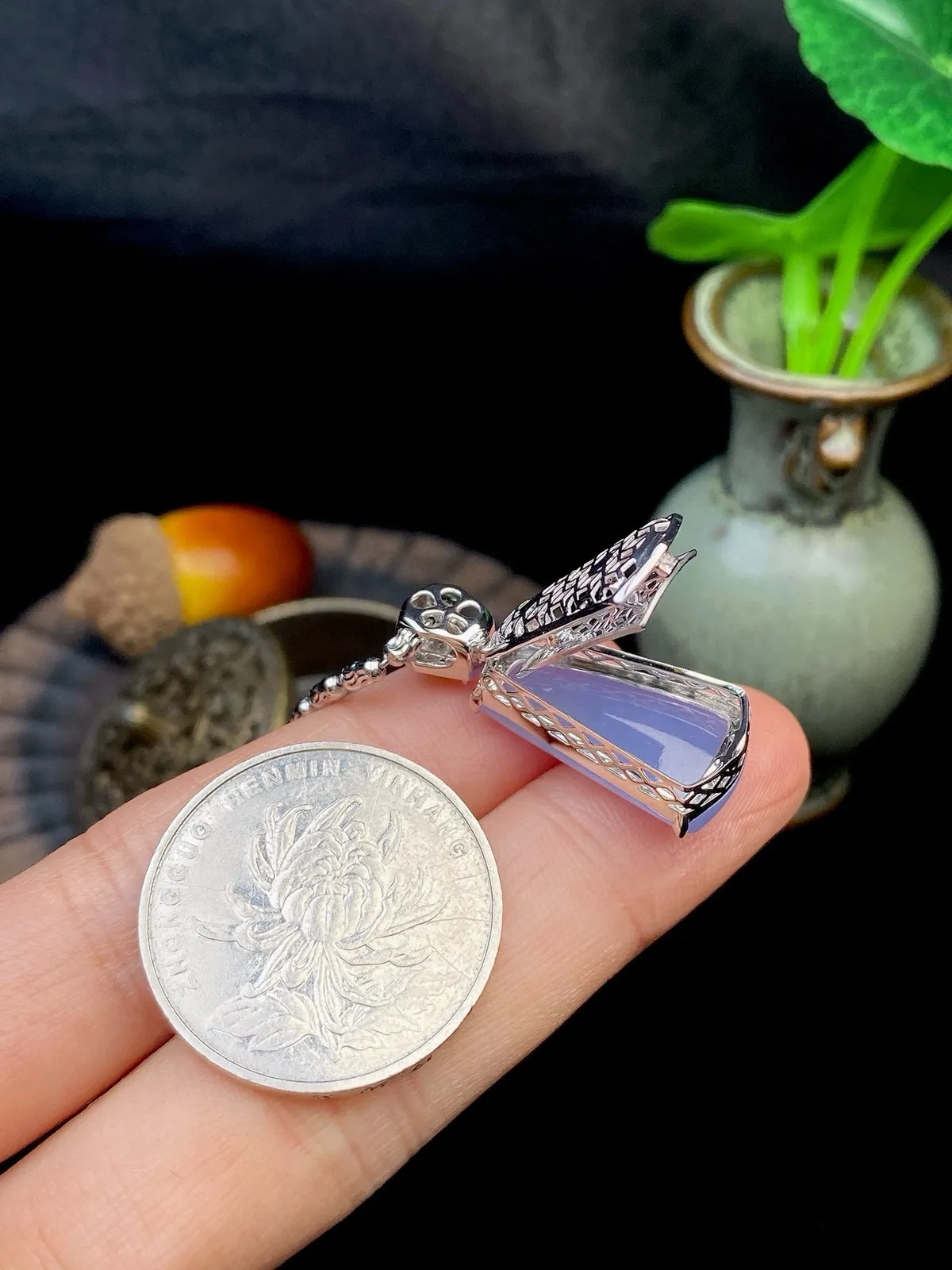 【冰种紫无事柱吊坠】质地细腻，光泽度不错，18k金钻镶嵌，裸石尺寸20.5*11.7*4.8毫米