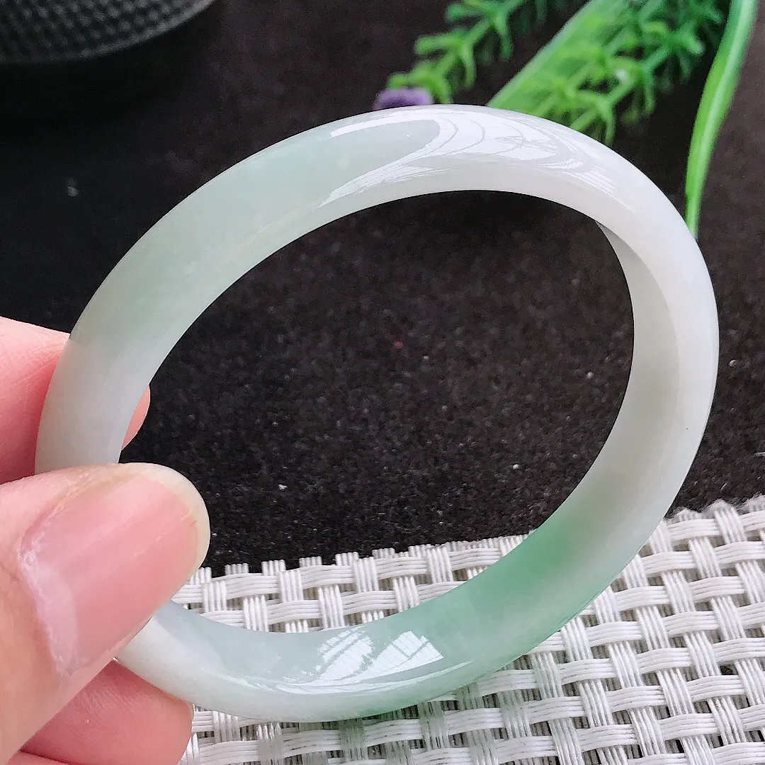 天然A货翡翠54.5/49/10.8/6.3老坑精美飘阳绿贵妃手镯宽边玉镯