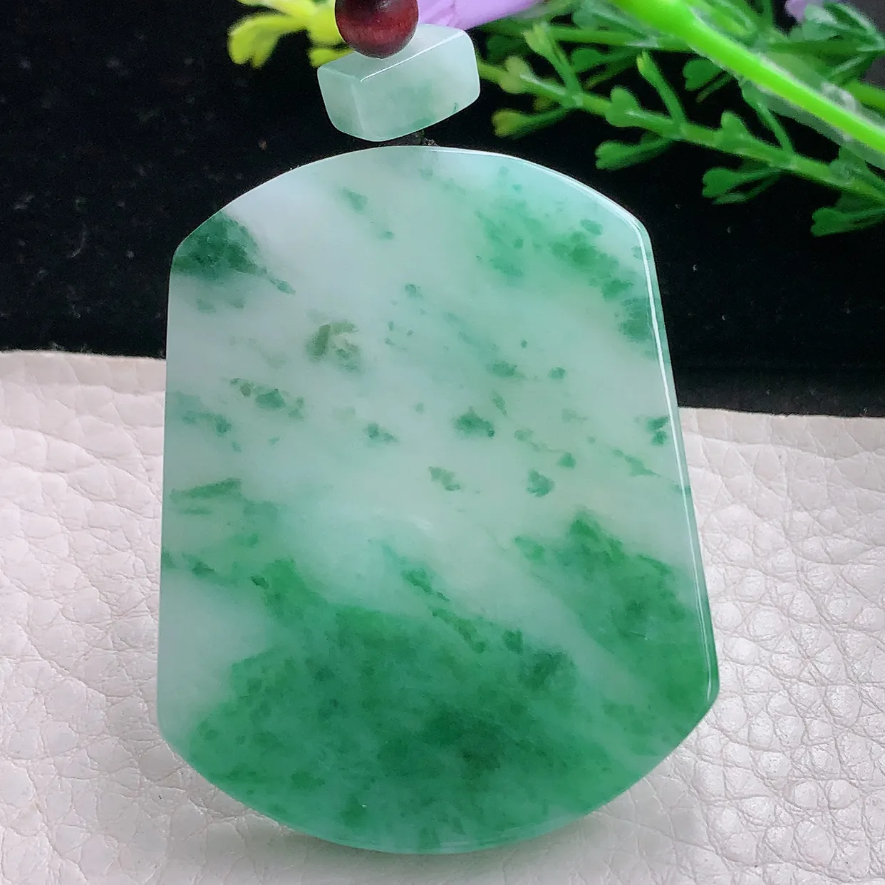 zen自然光51.5*41*6.2天然缅甸翡翠飘绿平安无事牌玉吊坠 玉挂件