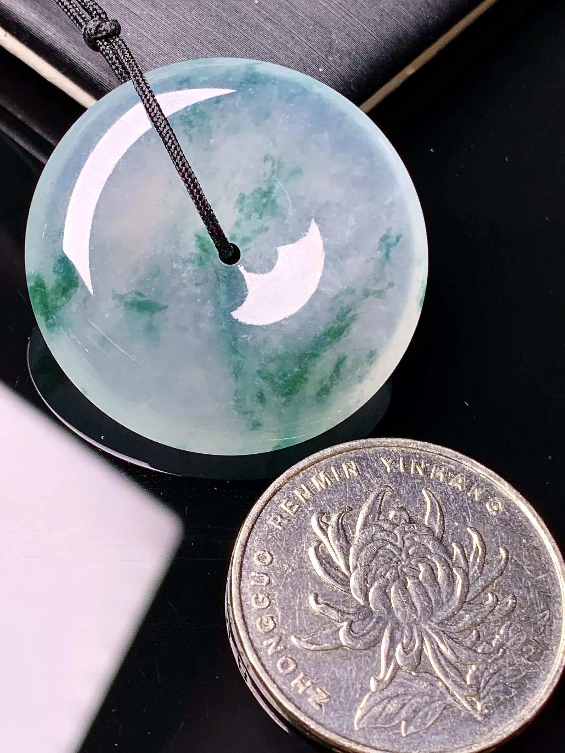 冰种飘花平安扣吊坠 玉质细腻 水润亮眼 色泽艳丽 整体尺寸30.5*6