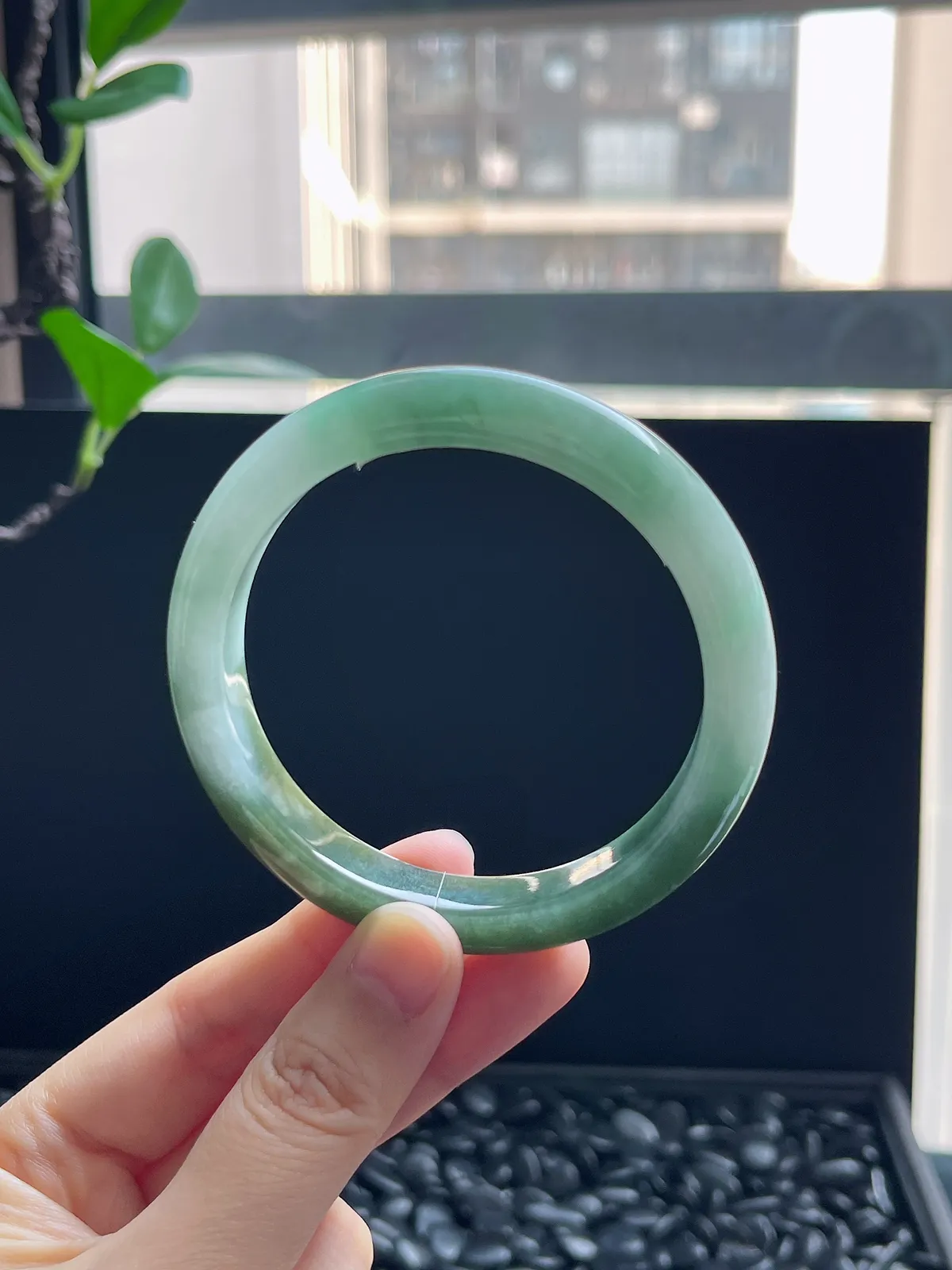 正圈56.6圈口，翡翠糯化种黄加绿手镯