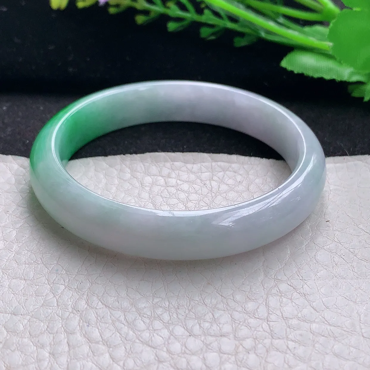 n自然光53.8*11*6.8平安镯 翡翠a货玉手镯辣绿宽边珠宝玉手环