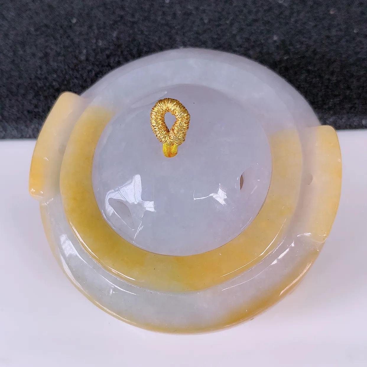 自然光实拍，冰润黄翡双彩翡翠香烟壶，种老水足，雕工精湛 ，寓意美好，时尚出众！#26.13尺寸49*48*23.5