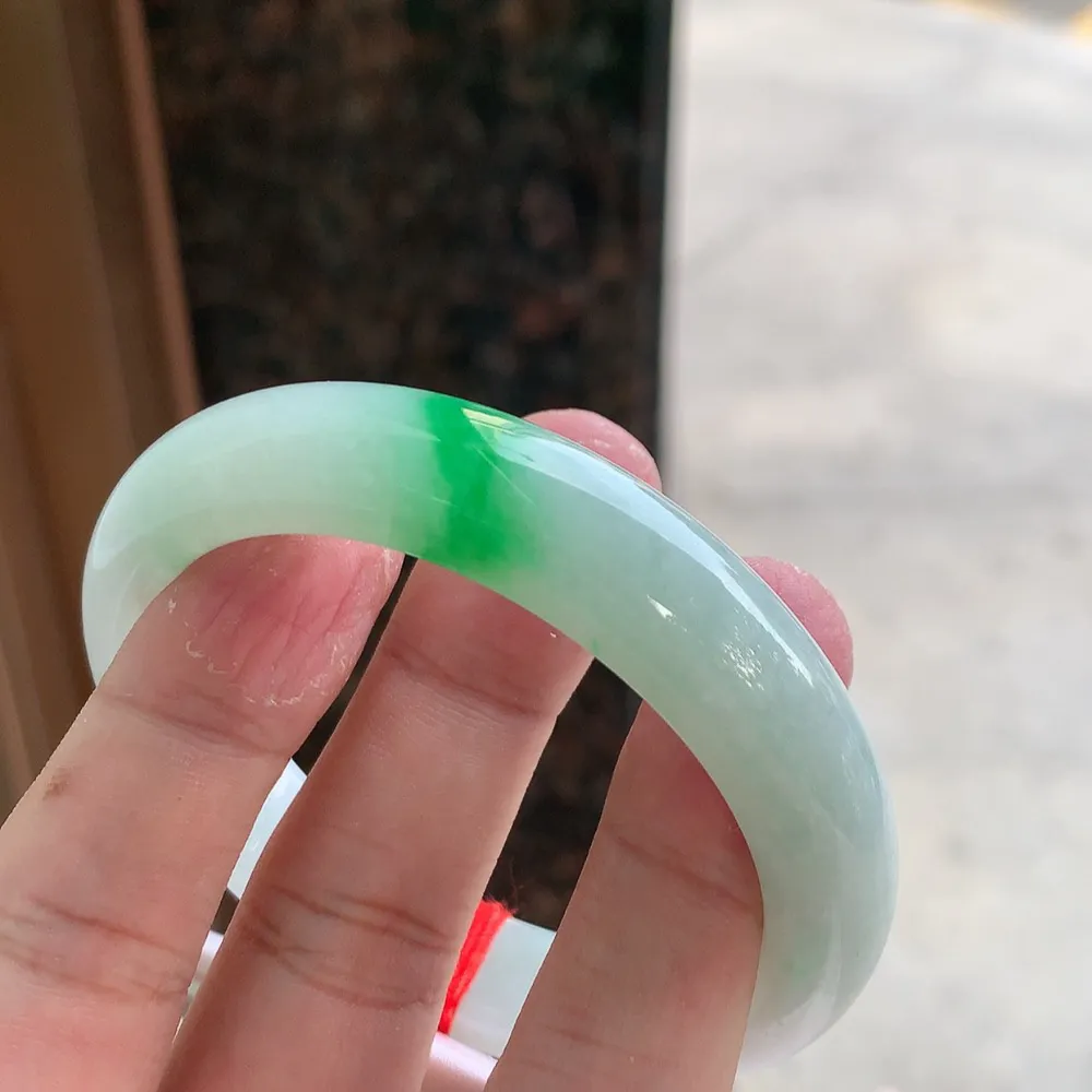 正圈冰糯阳绿 无瑕 尺寸:55.2/12.1/8.5 色好