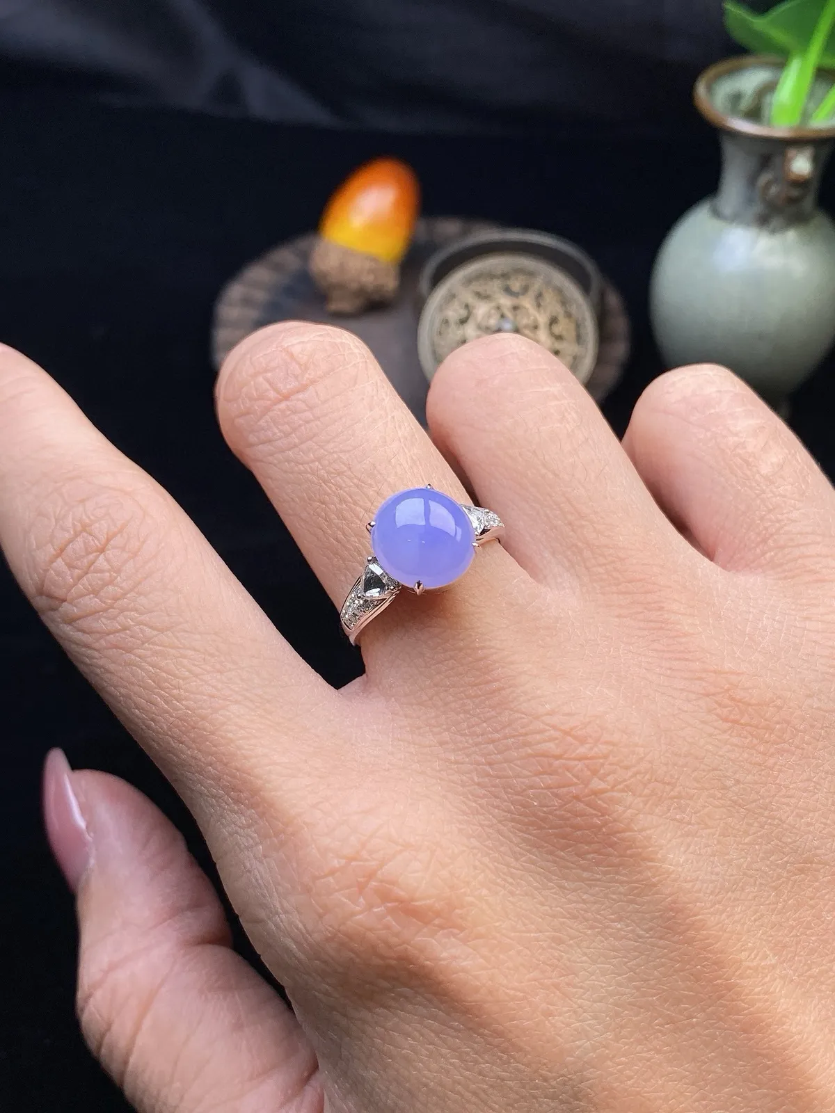 【冰种紫蛋面戒指】质地细腻，饱满度很好，晶莹剔透，18k金钻镶嵌，裸石尺寸10.1*9.3*4.6毫米