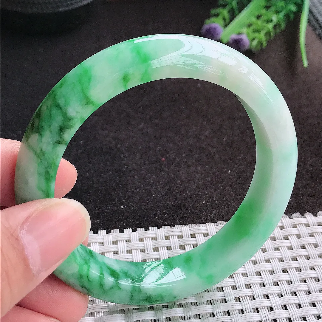 天然A货翡翠56.8/12.3/9.3老坑精美温润辣绿手镯宽边玉镯