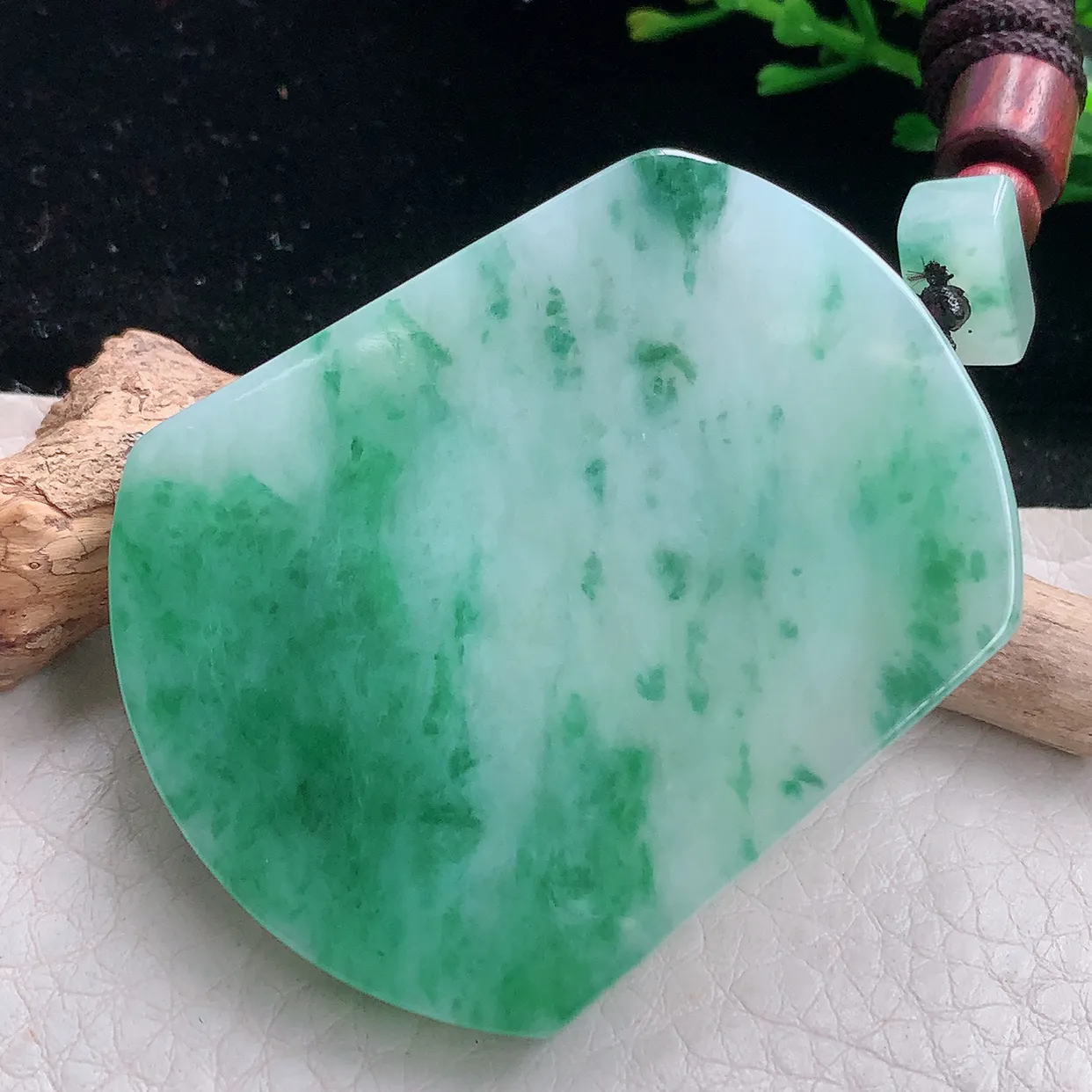 zen自然光51.5*41*6.2天然缅甸翡翠飘绿平安无事牌玉吊坠 玉挂件