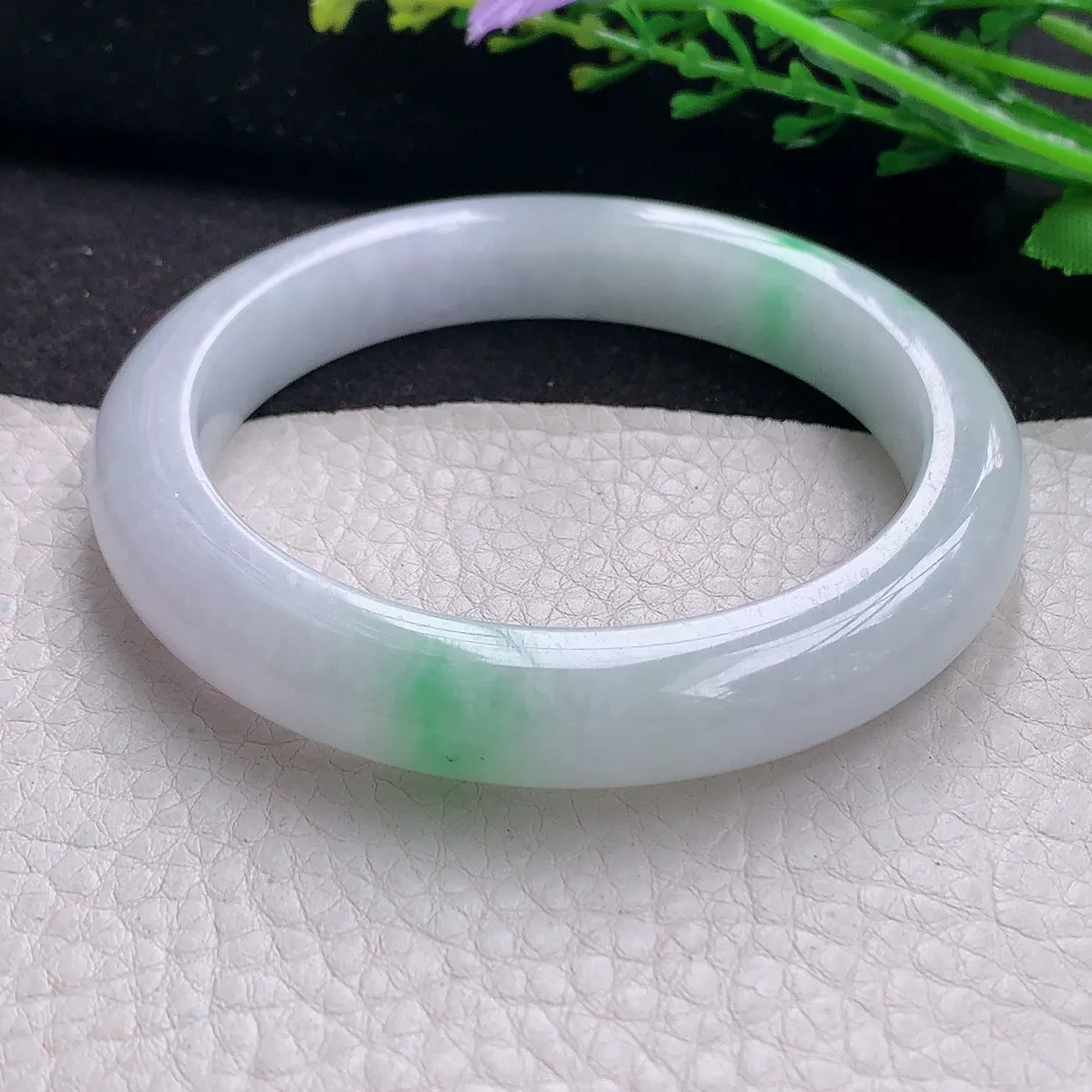 yh自然光58*10.6*9.5平安镯 翡翠a货玉手镯白底青宽边珠宝玉手环