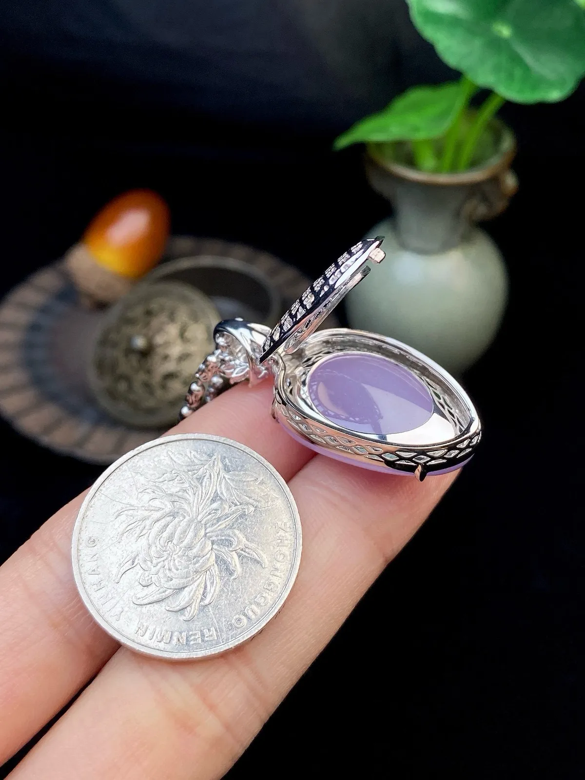 【冰种紫罗兰福瓜吊坠】质地细腻，光泽度不错，18k金钻镶嵌，裸石尺寸25.6*16.4*8毫米