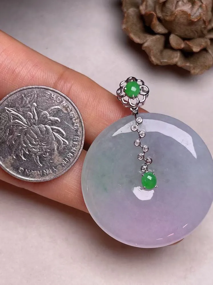 冰糯种飘绿平安扣吊坠、真金真钻镶嵌，种水好，玉质细腻 .裸石尺寸 35.0